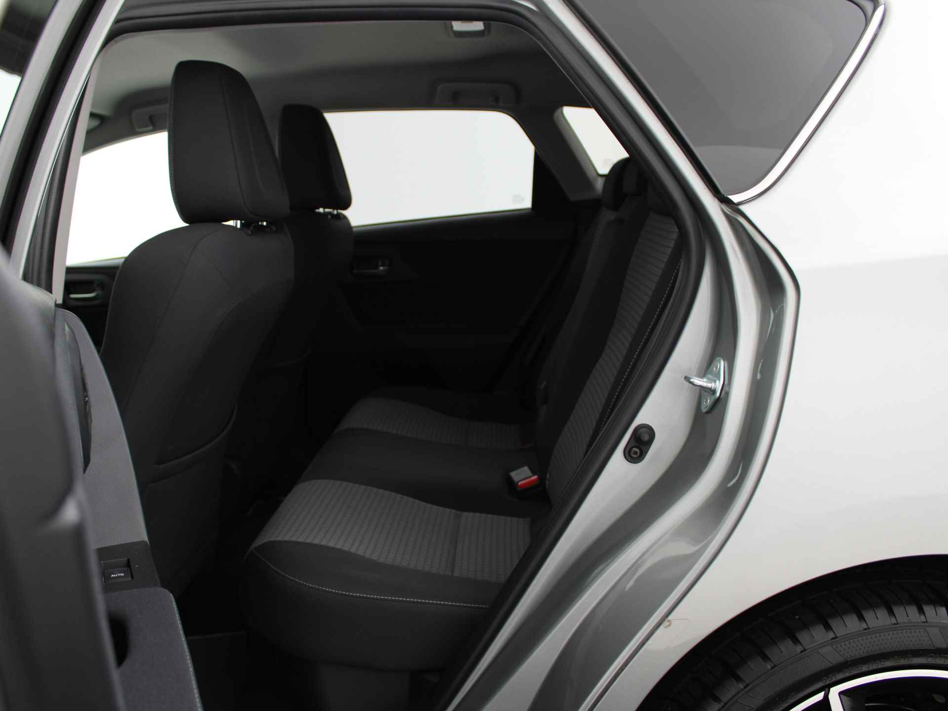 Toyota Auris 1.8 Hybrid Dynamic Ultimate Limited | Navigatie | Lichtmetalen Velgen | - 21/47