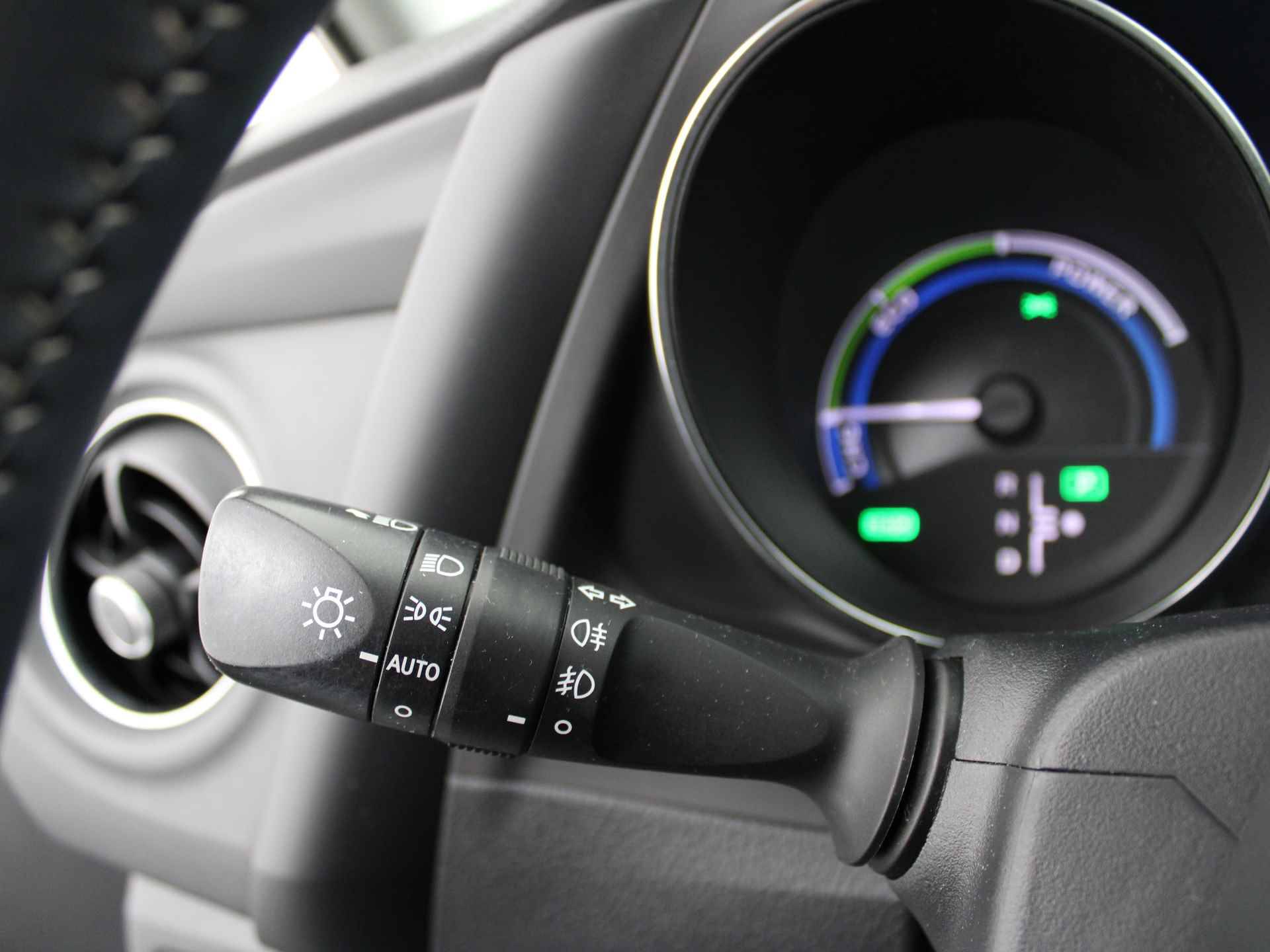 Toyota Auris 1.8 Hybrid Dynamic Ultimate Limited | Navigatie | Lichtmetalen Velgen | - 24/47