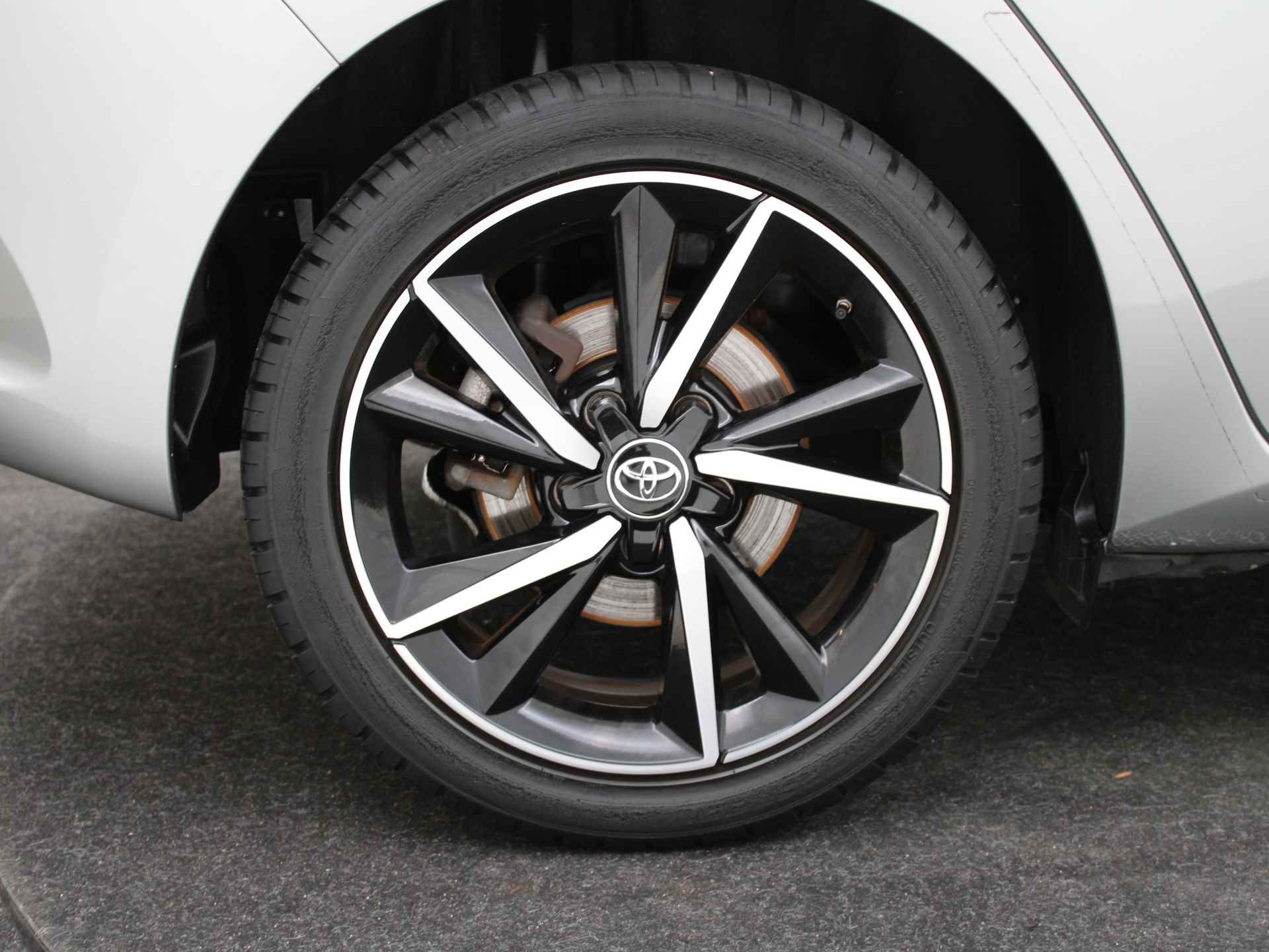 Toyota Auris 1.8 Hybrid Dynamic Ultimate Limited | Navigatie | Lichtmetalen Velgen | - 40/47