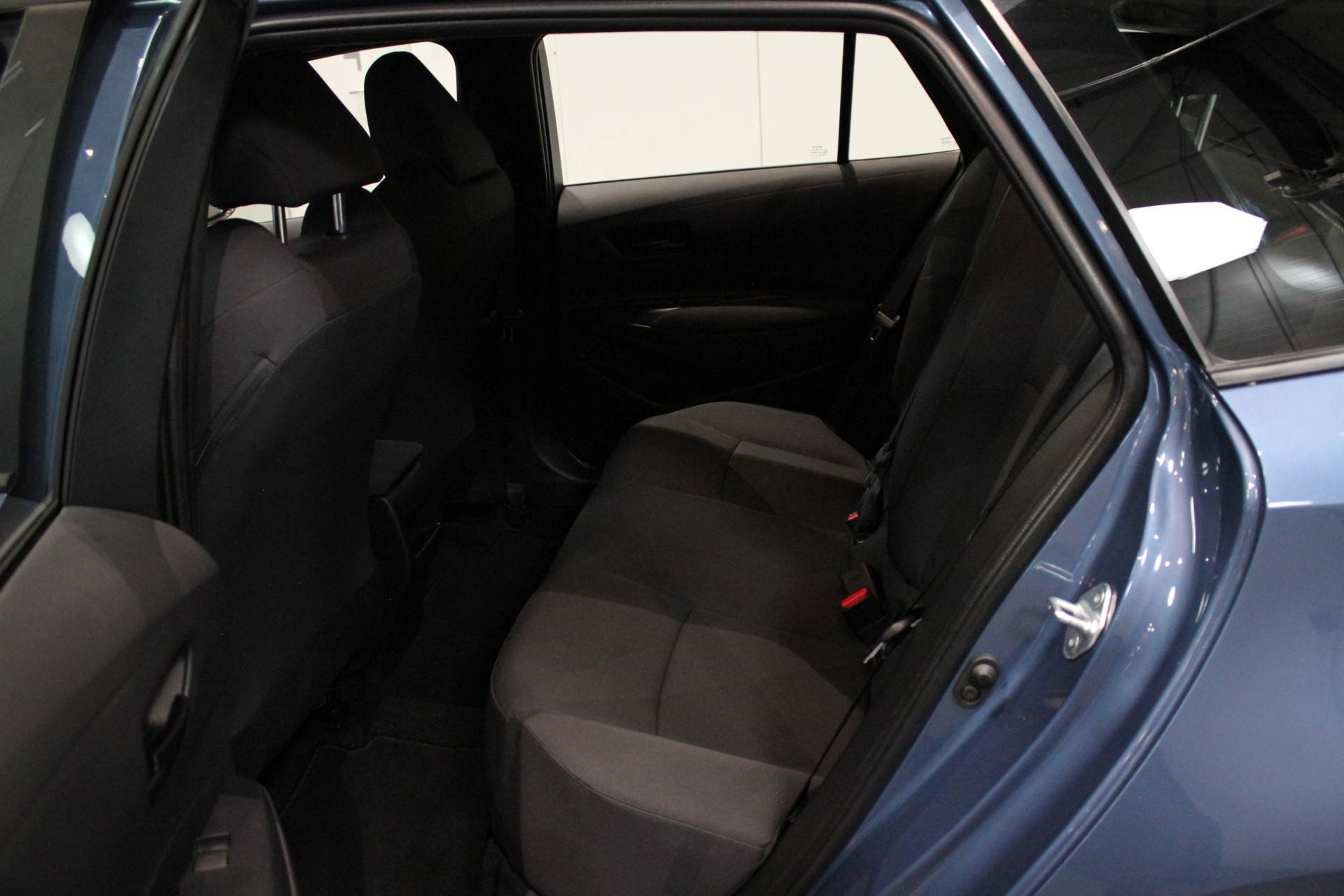 Toyota Corolla Touring Sports 1.2 Turbo Comfort | Navigatie | Lm velgen | - 8/19