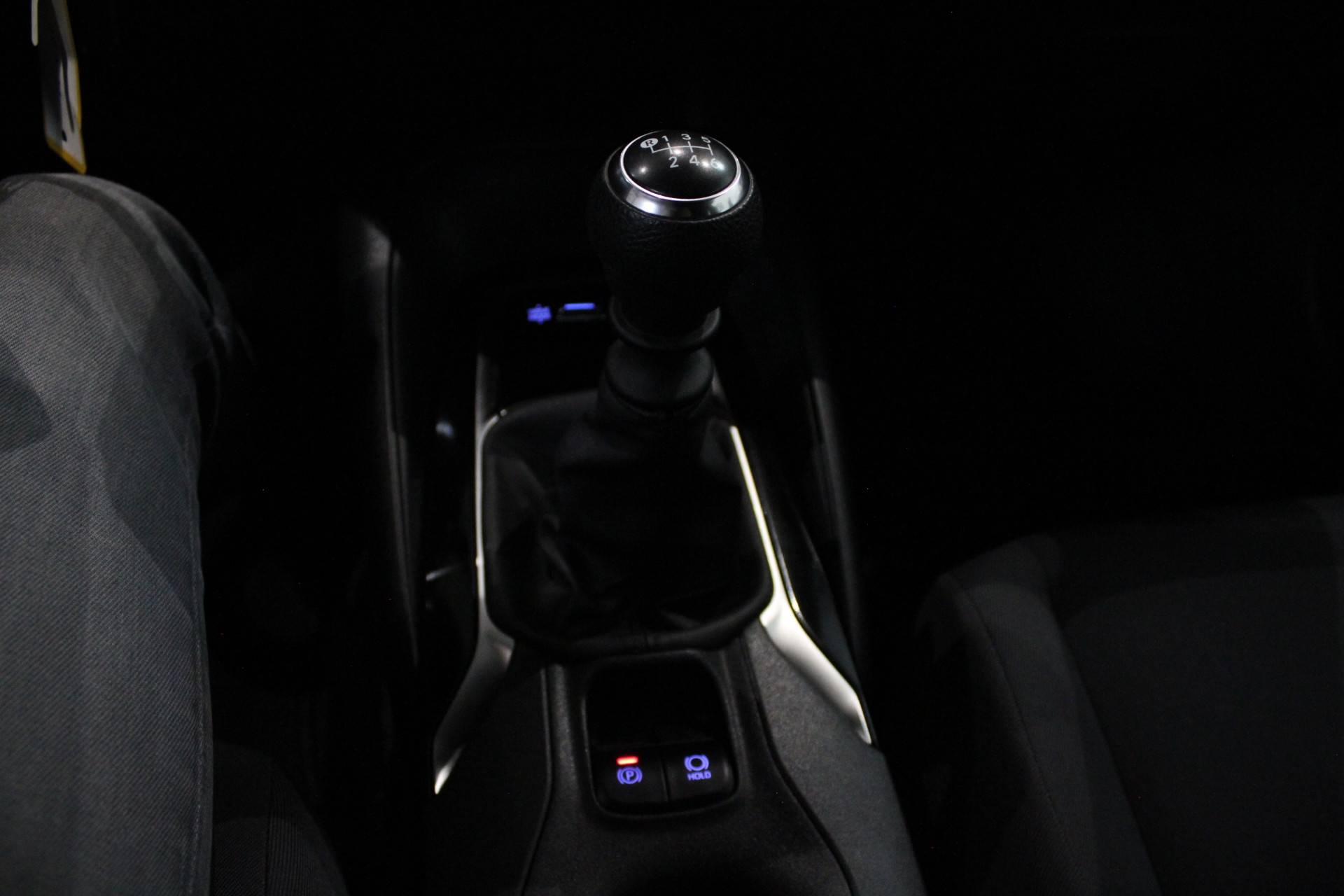 Toyota Corolla Touring Sports 1.2 Turbo Comfort | Navigatie | Lm velgen | - 11/19