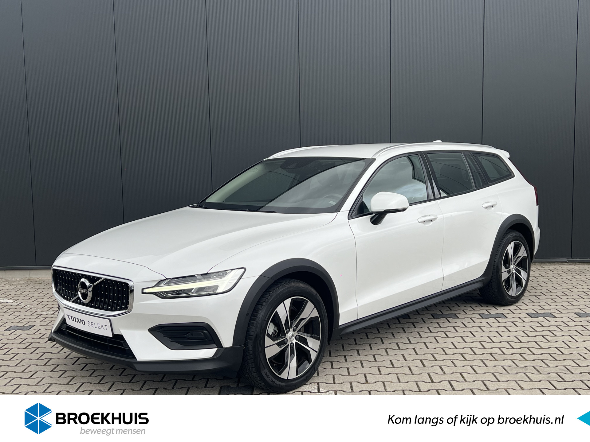 Volvo V60 Cross Country T5 AWD Pro | Trekhaak | BLIS | Camera | Standkachel | Keyless Entry