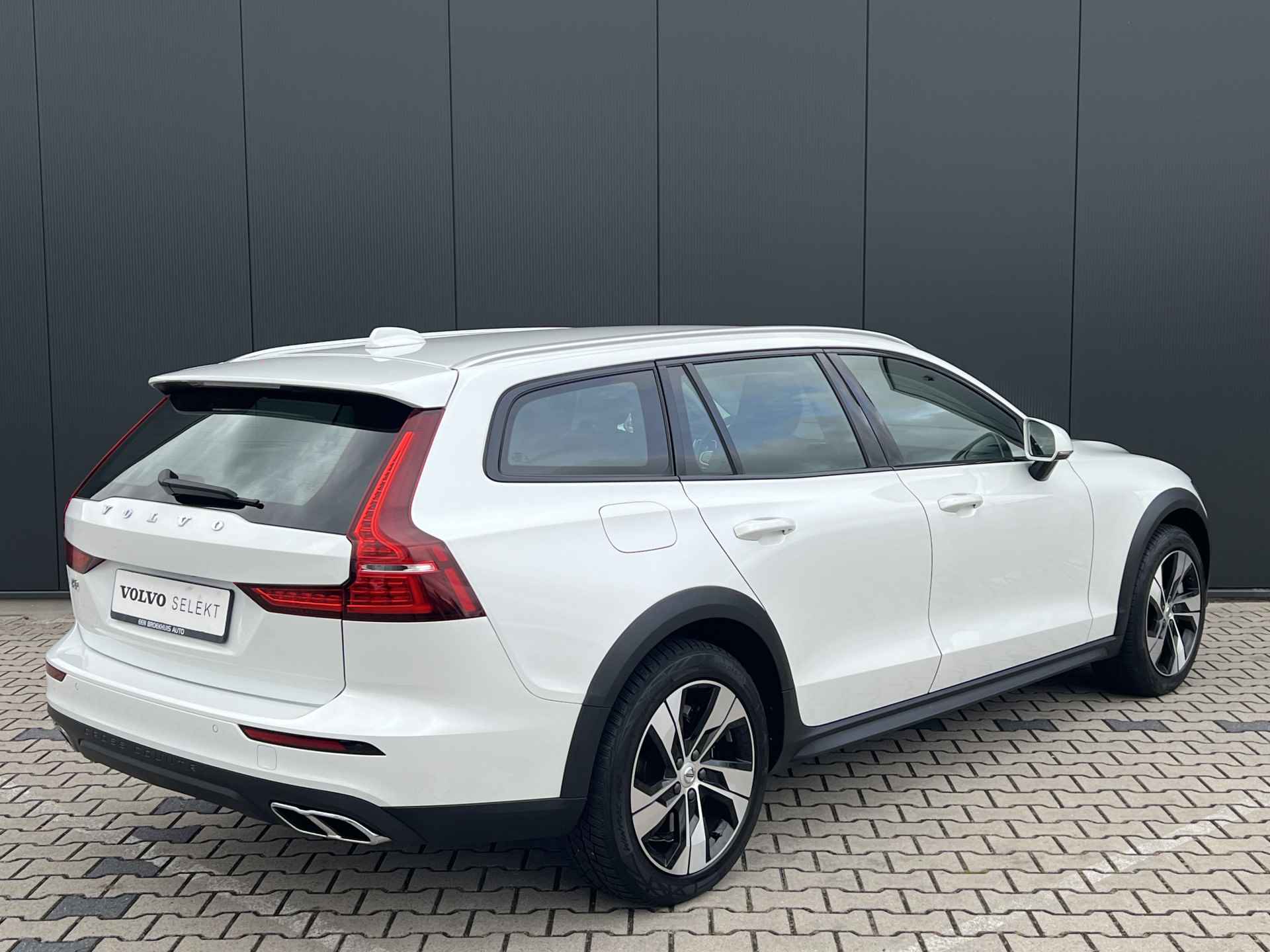 Volvo V60 Cross Country T5 AWD Pro | Trekhaak | BLIS | Camera | Standkachel | Keyless Entry - 5/42