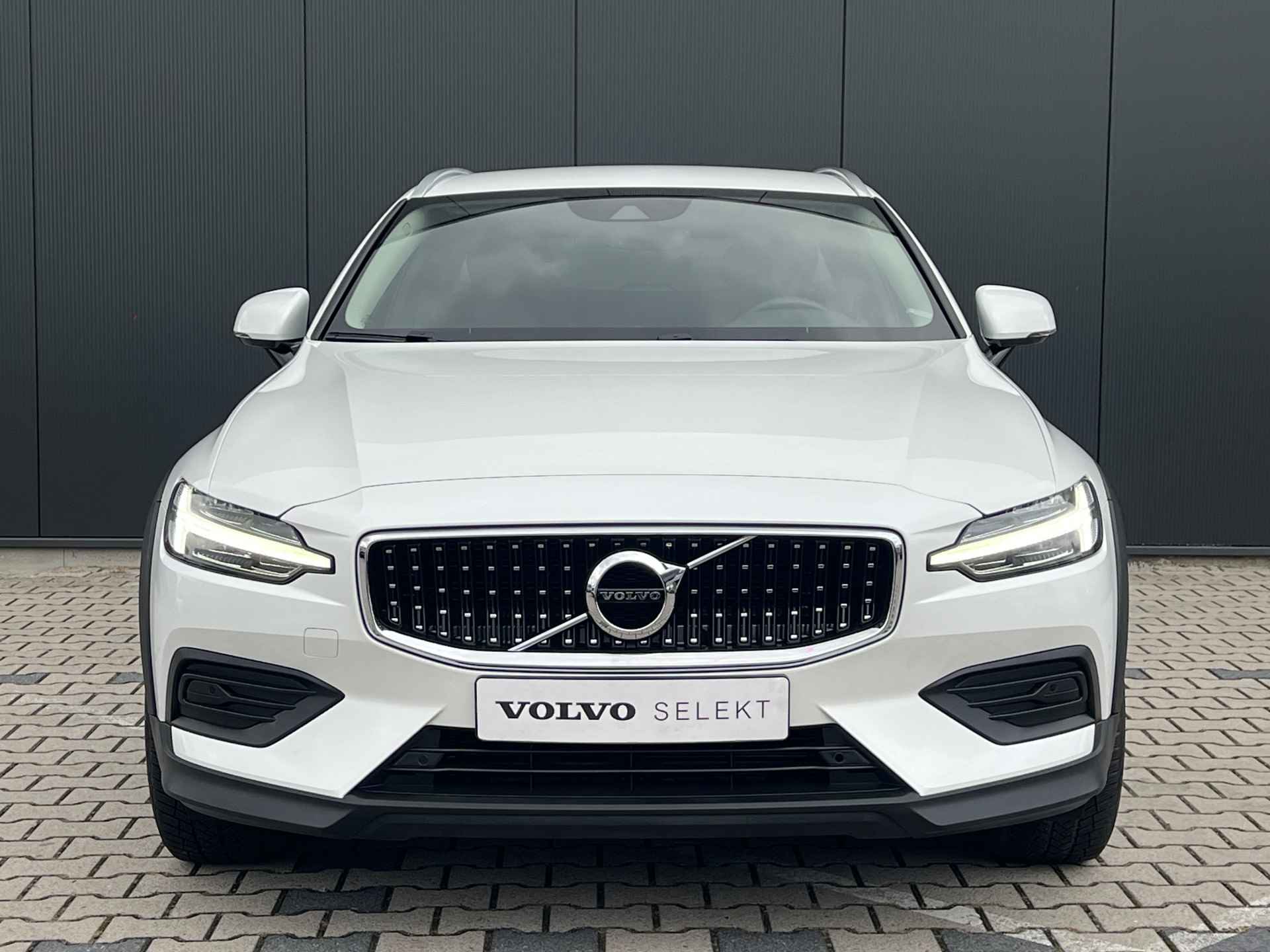 Volvo V60 Cross Country T5 AWD Pro | Trekhaak | BLIS | Camera | Standkachel | Keyless Entry - 16/42