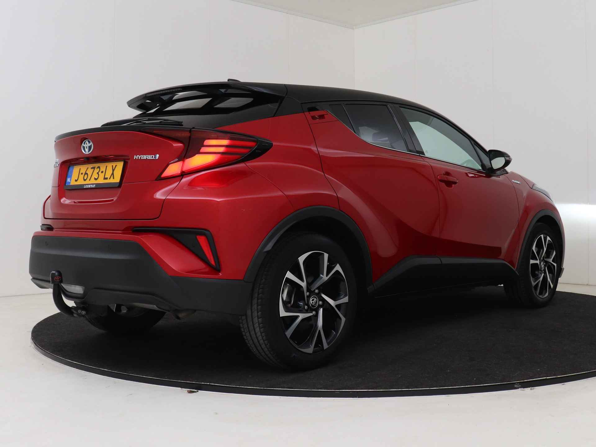 Toyota C-HR 1.8 Hybrid First Edition I Navigatie I Climate Control I Cruise Control I Camera I USB I LM Velgen I 1e Eigenaar I Dealer Onderhouden I Stoelverwarming Voor I Trekhaak Afneembaar I - 3/51