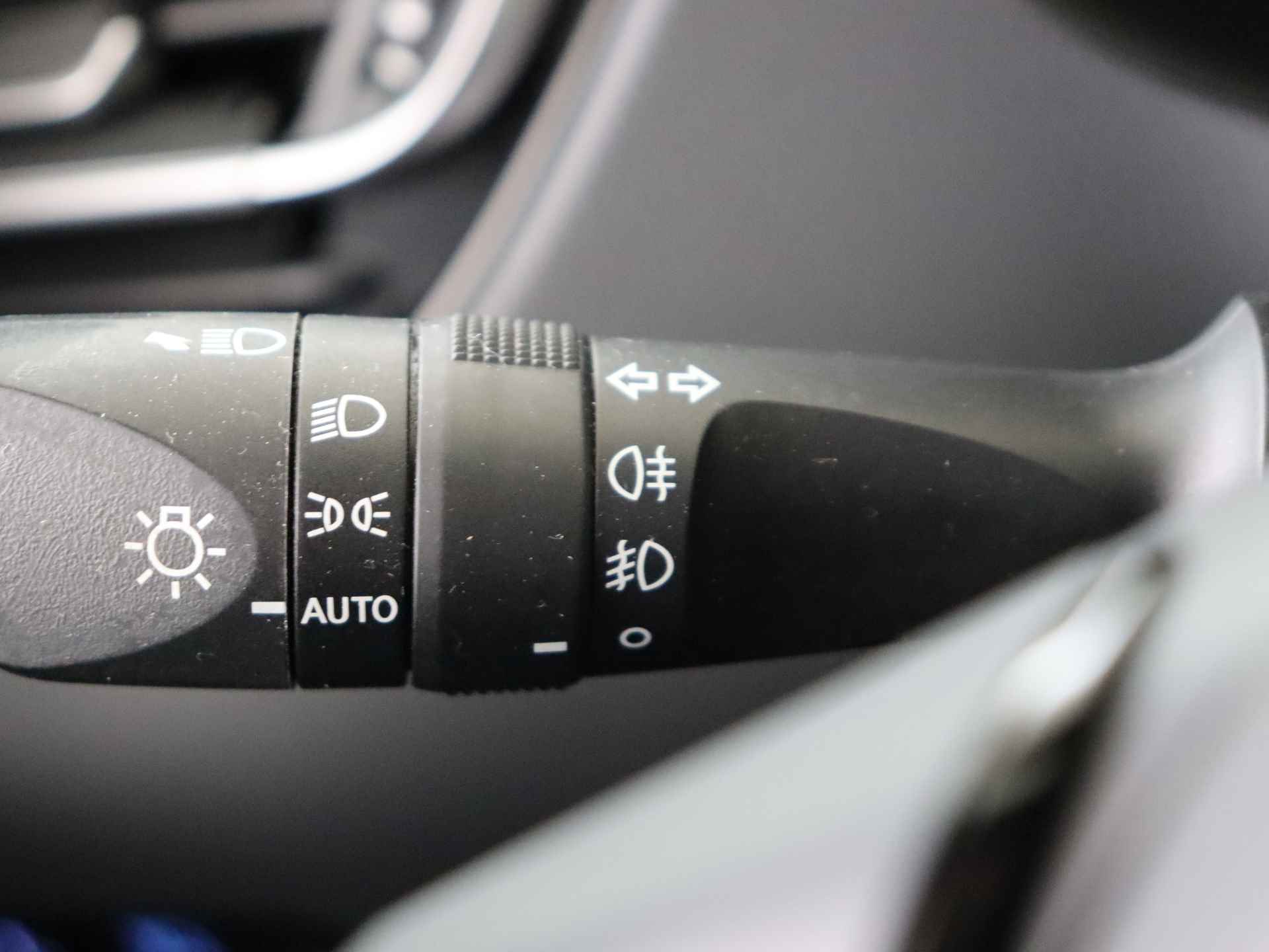 Toyota C-HR 1.8 Hybrid First Edition I Navigatie I Climate Control I Cruise Control I Camera I USB I LM Velgen I 1e Eigenaar I Dealer Onderhouden I Stoelverwarming Voor I Trekhaak Afneembaar I - 24/51