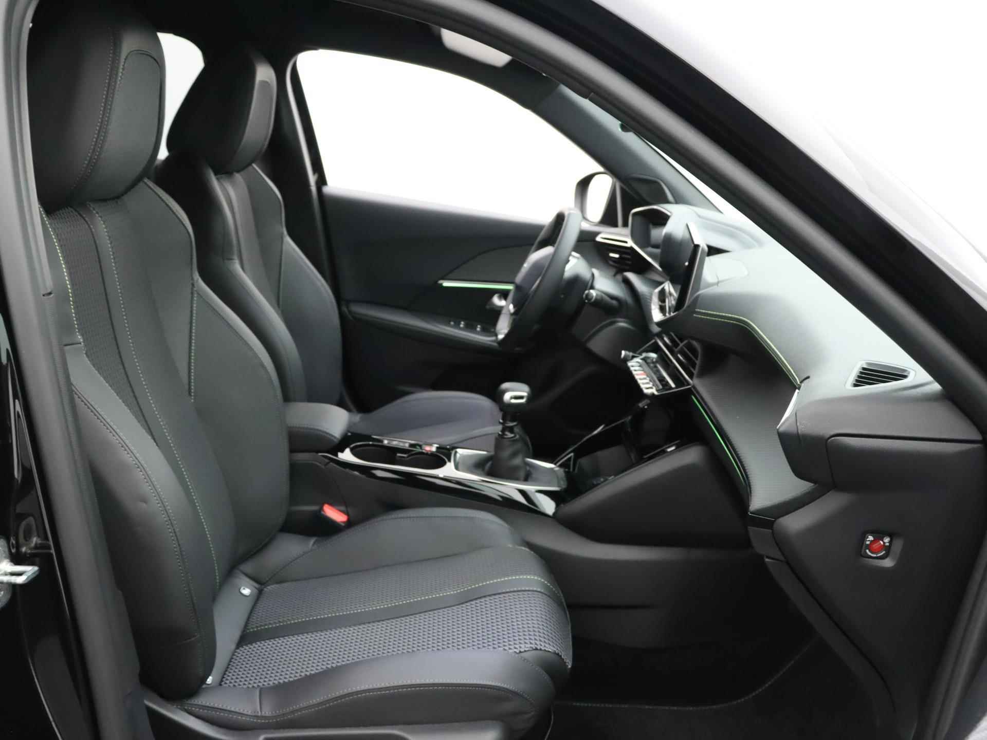Peugeot 2008 GT 130pk | Navigatie | Camera | Sportstoelen | Dodehoek Detectie | Lichtmetalen Velgen 17" - 21/40