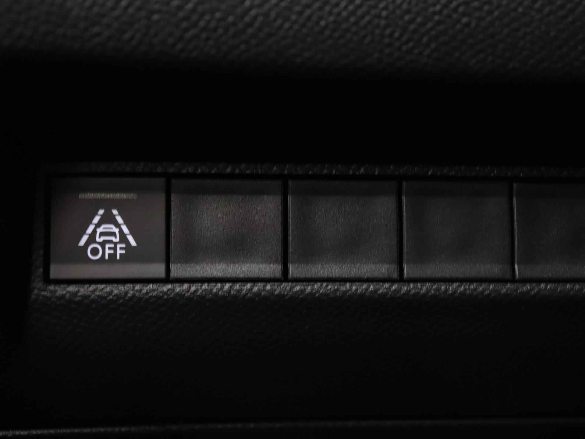 Peugeot 2008 GT 130pk | Navigatie | Camera | Sportstoelen | Dodehoek Detectie | Lichtmetalen Velgen 17" - 25/40