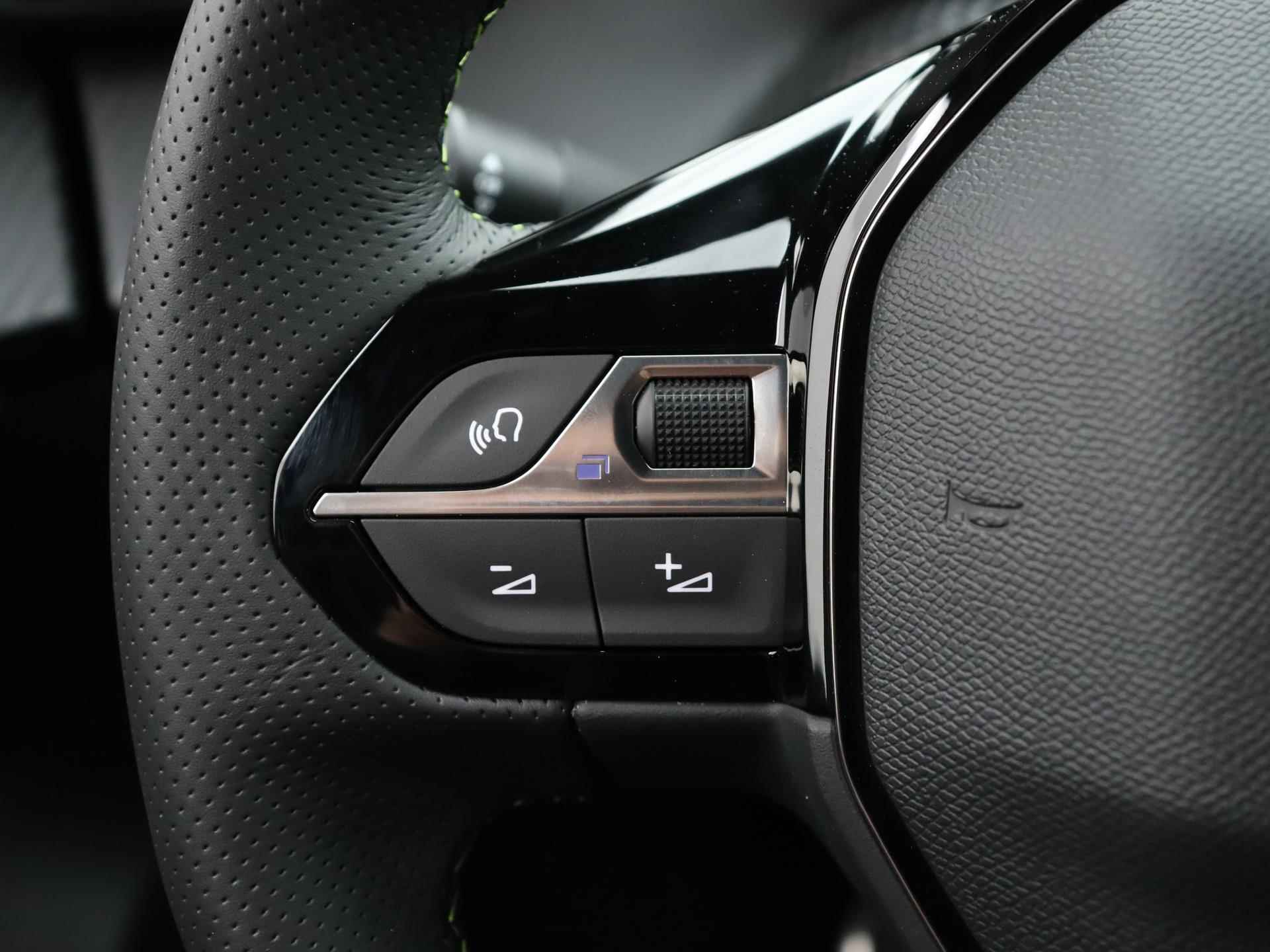 Peugeot 2008 GT 130pk | Navigatie | Camera | Sportstoelen | Dodehoek Detectie | Lichtmetalen Velgen 17" - 32/40