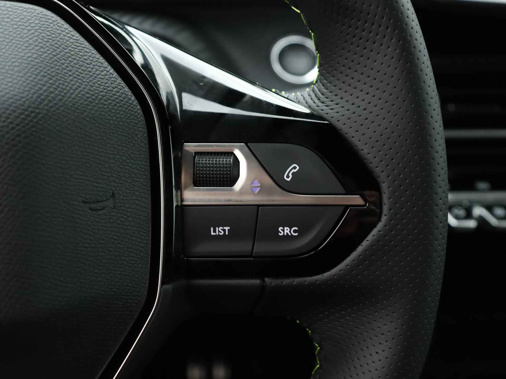 Peugeot 2008 GT 130pk | Navigatie | Camera | Sportstoelen | Dodehoek Detectie | Lichtmetalen Velgen 17" - 33/40