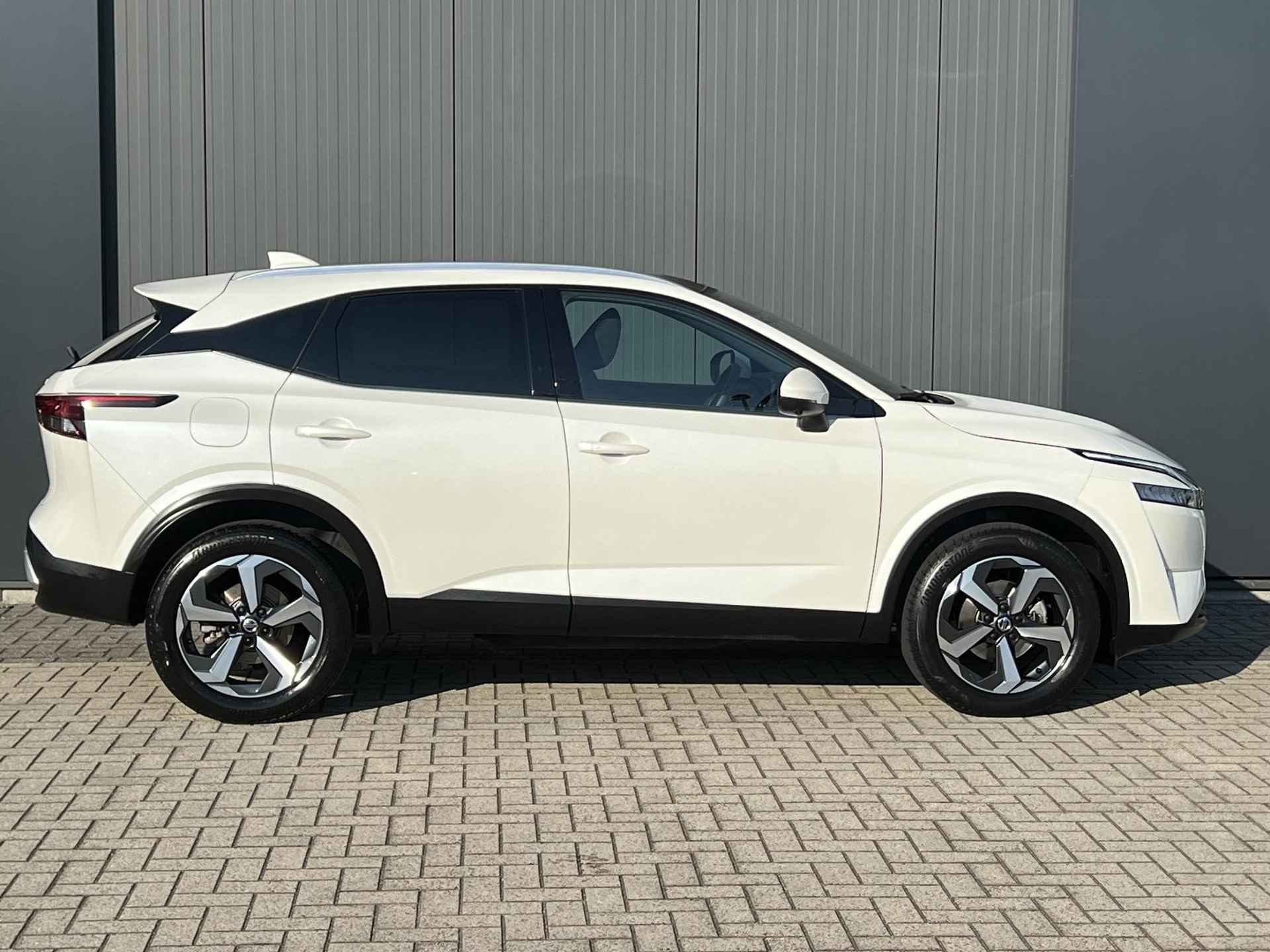 Nissan Qashqai 1.3 MHEV 158 Xtronic N-Connecta | Panoramadak | 360º Camera | Navigatie | Adaptive Cruise Control | Dodehoek Assistent - 8/23