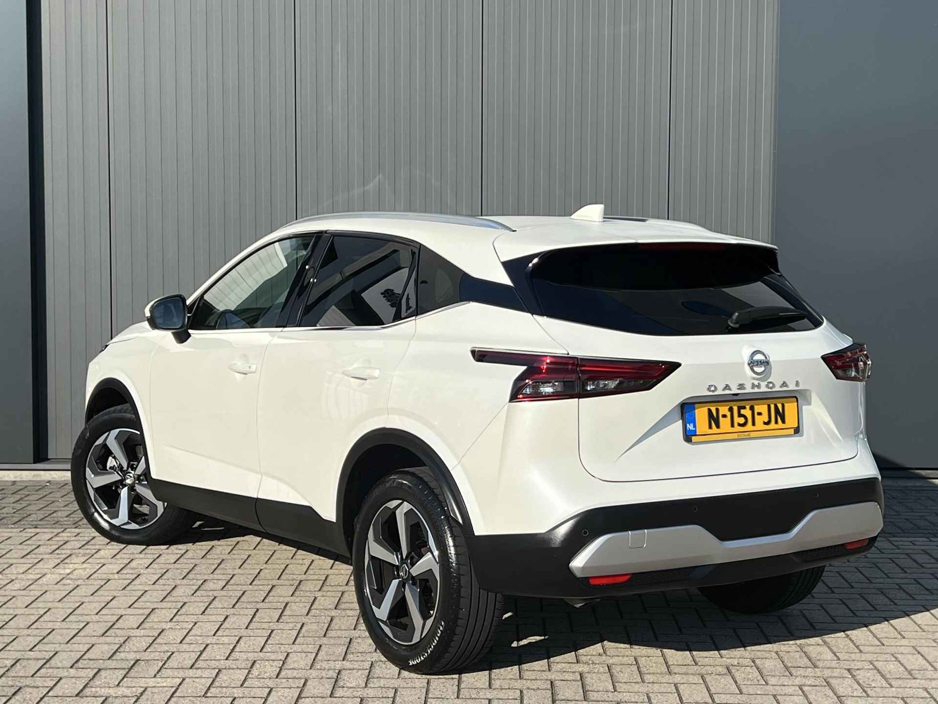 Nissan Qashqai 1.3 MHEV 158 Xtronic N-Connecta | Panoramadak | 360º Camera | Navigatie | Adaptive Cruise Control | Dodehoek Assistent - 19/23