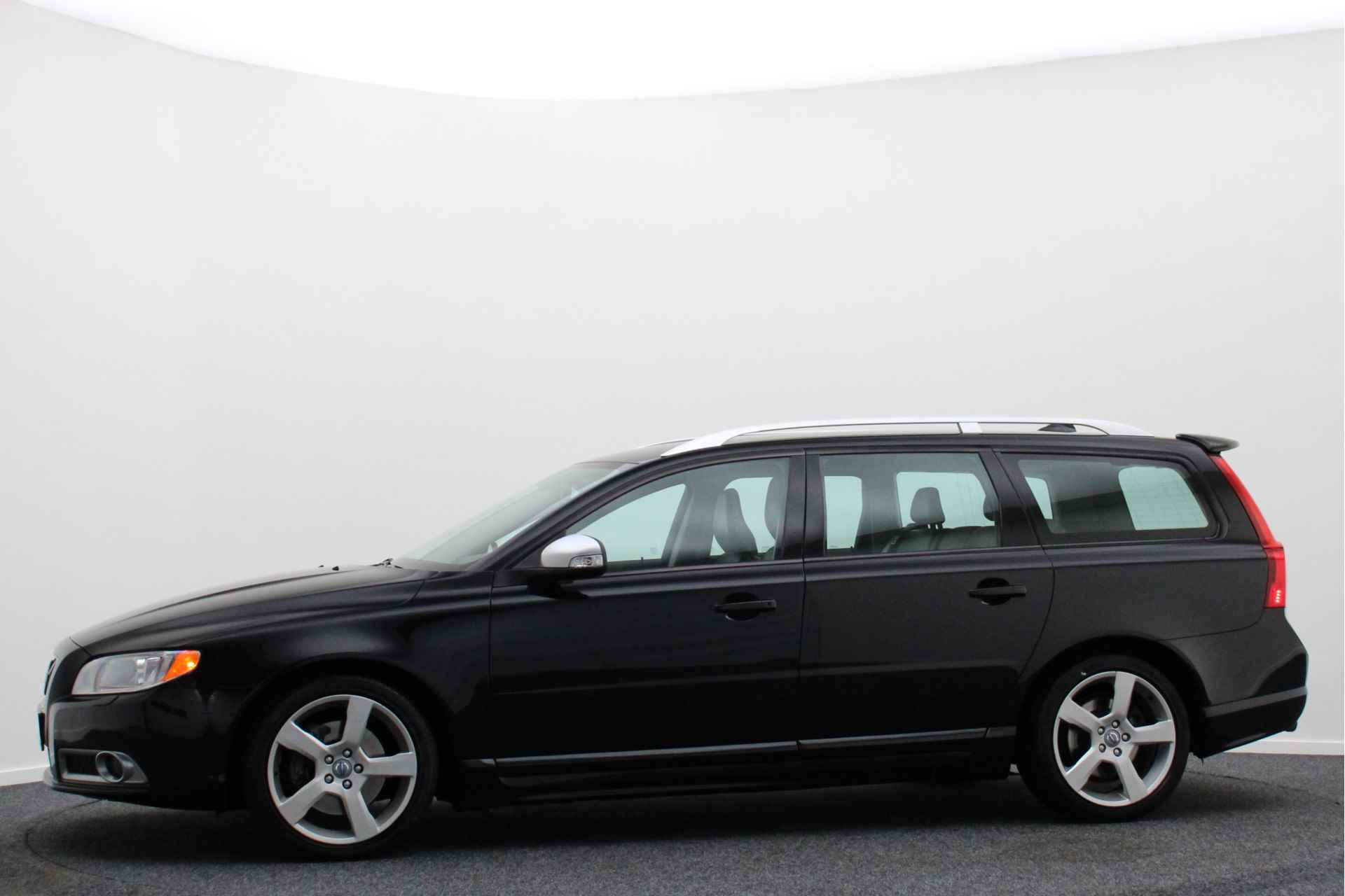 Volvo V70 2.0T R-Edition Leer, Climate, Cruise, Navigatie, Bluetooth, PDC, 18'' - 8/40