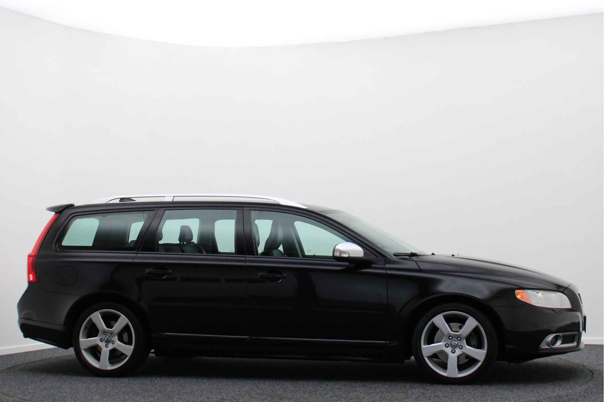 Volvo V70 2.0T R-Edition Leer, Climate, Cruise, Navigatie, Bluetooth, PDC, 18'' - 20/40