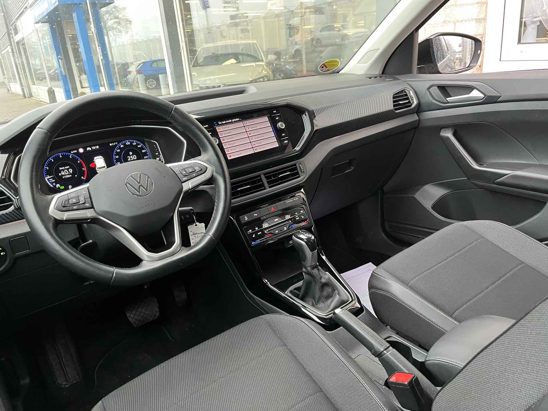 Volkswagen T-Cross 1.0 TSI Style / AUTOMAAT/ CAMERA/ PARK. SENSOREN/ LED/ ADAPT. CRUISE/ DIGITAL DASHBOARD/ STOEL VERWARM./ ADAPT. CRUISE/ APP-CONNECT/ NAVI/ CLIMA/ DAB/ 18" LMV - 8/27