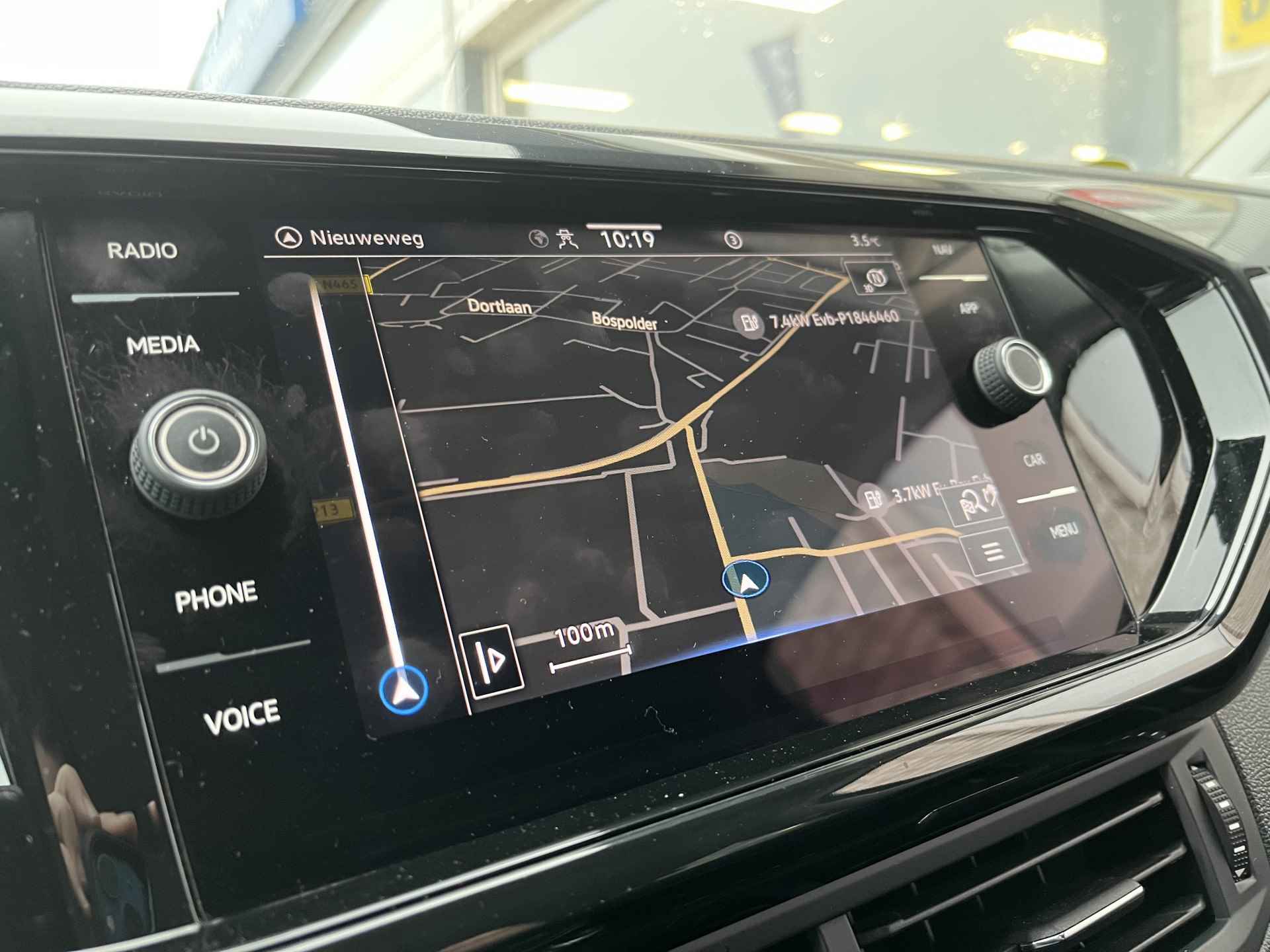 Volkswagen T-Cross 1.0 TSI Style / AUTOMAAT/ CAMERA/ PARK. SENSOREN/ LED/ ADAPT. CRUISE/ DIGITAL DASHBOARD/ STOEL VERWARM./ ADAPT. CRUISE/ APP-CONNECT/ NAVI/ CLIMA/ DAB/ 18" LMV - 16/27