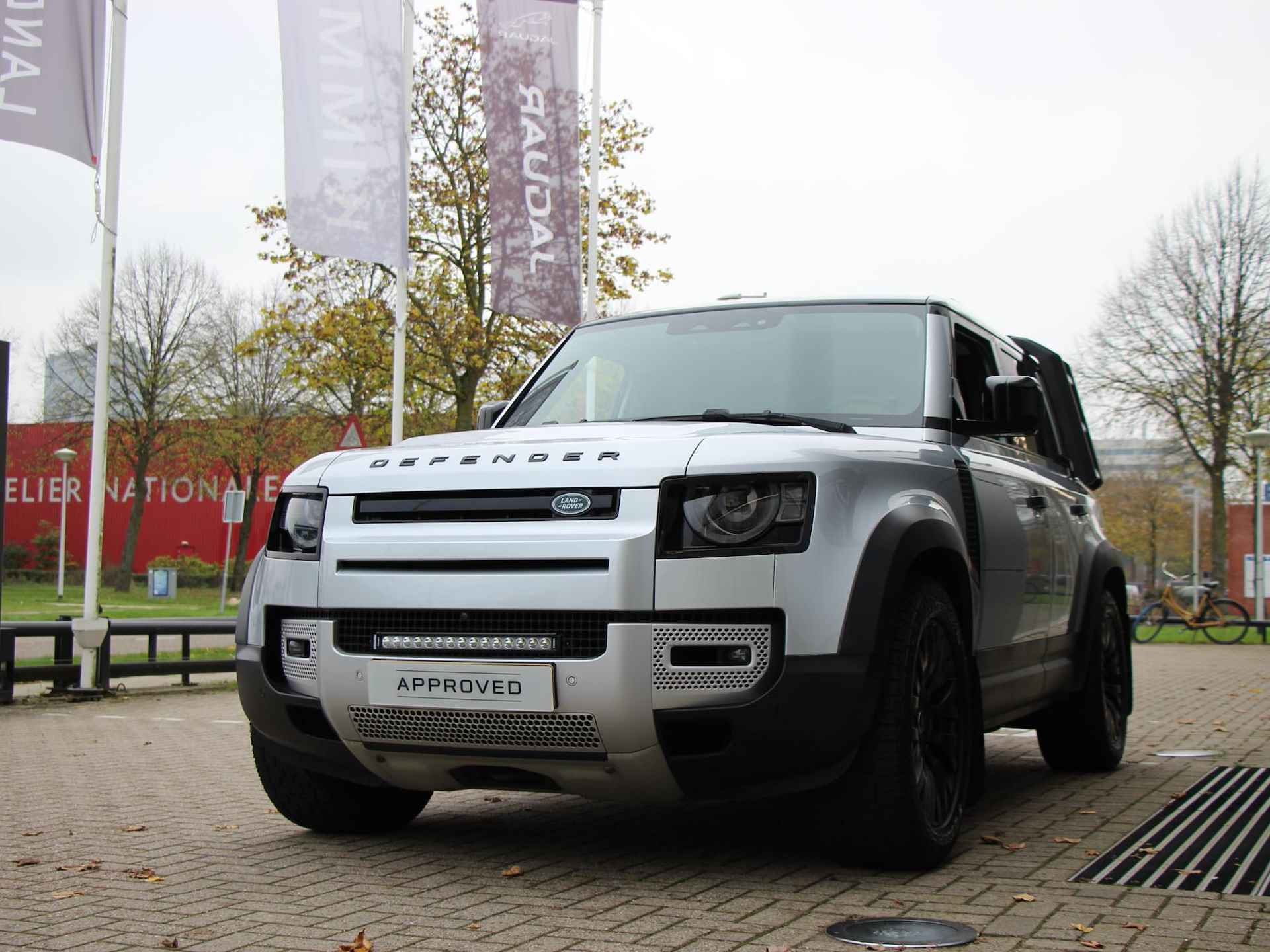 Land Rover Defender 3.0 P400 110 MHEV SE Defender commercial (EXCL. BTW 57.800,-). - 4/27