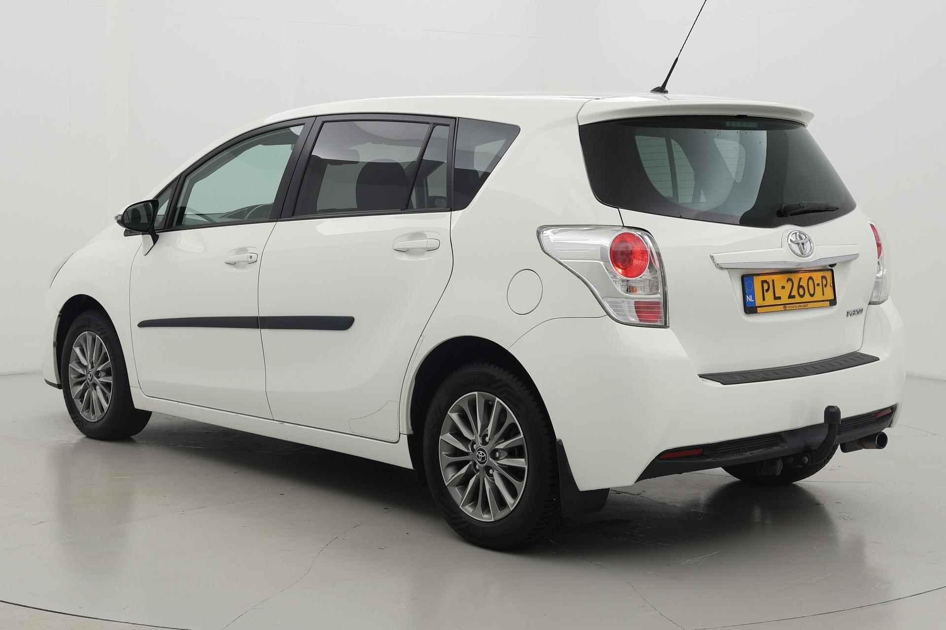 Toyota Verso 1.8 VVT-i Aspiration 7p. Trekhaak Navigatie Automaat - 4/37