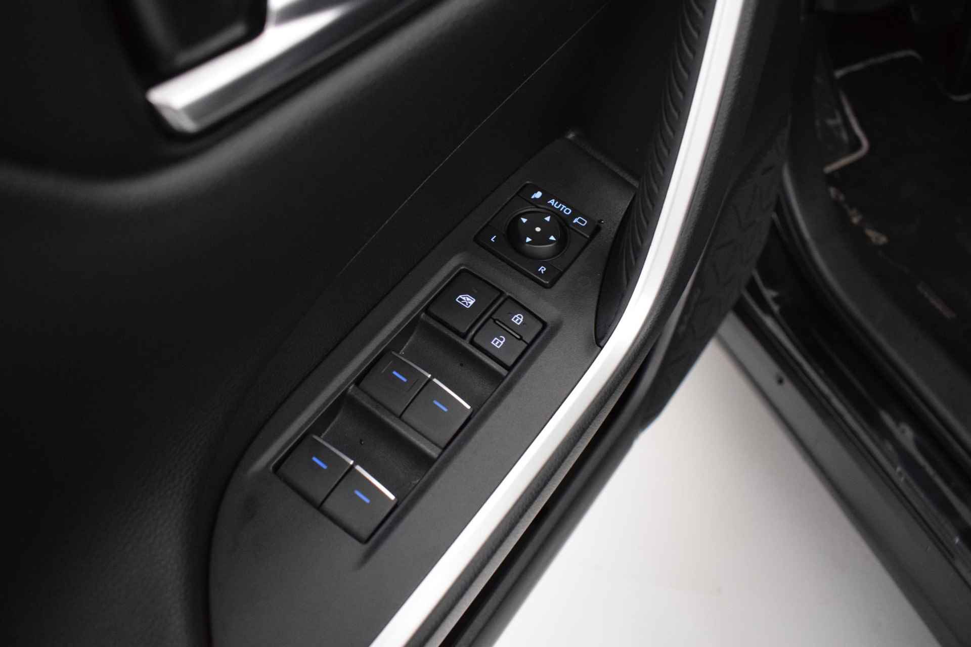 Toyota RAV4 2.5 Hybrid AWD Executive Apple/Android  Automaat - 20/35