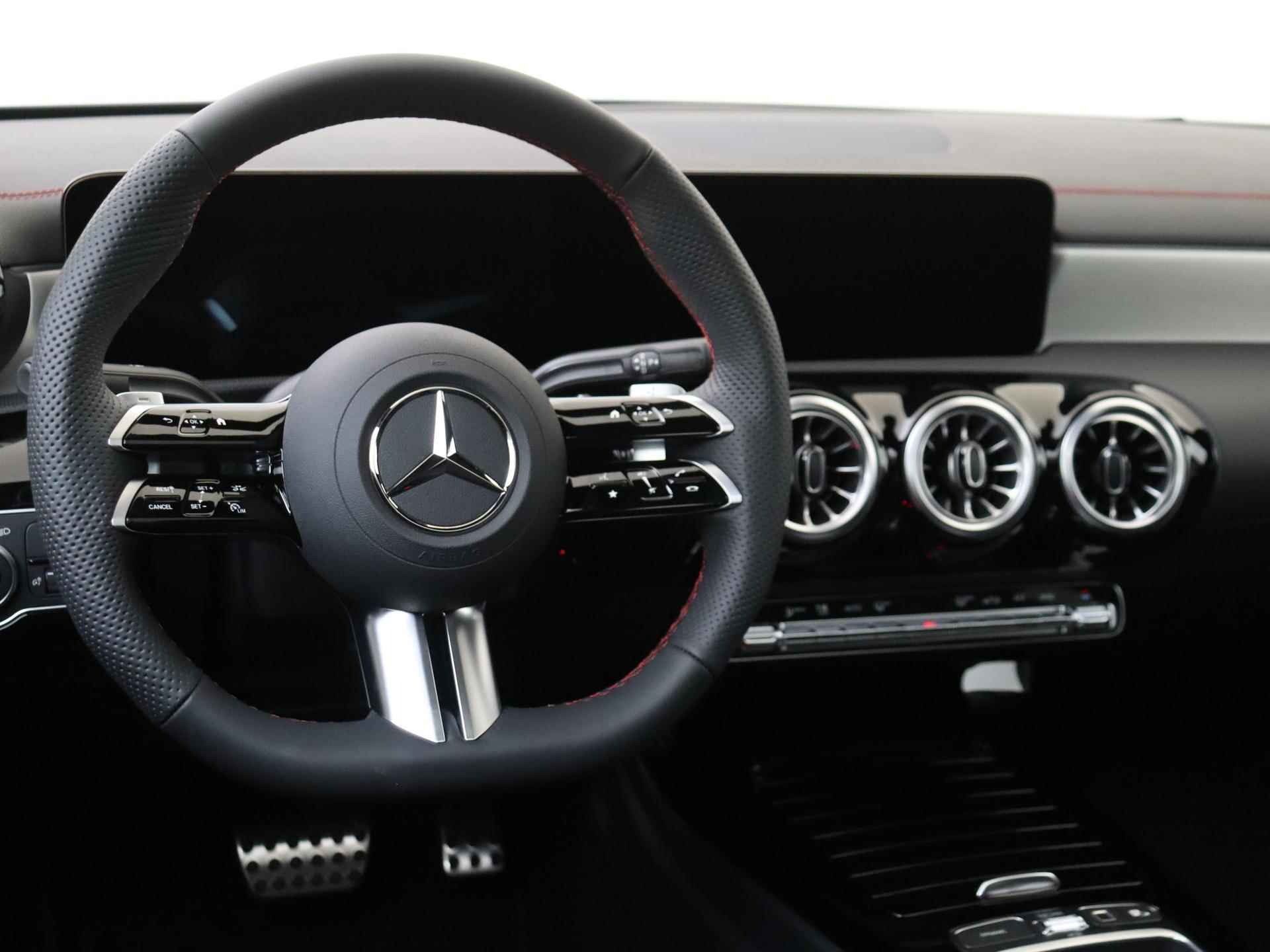 Mercedes-Benz CLA-klasse 180 Star Edition AMG Line Nightpakket / Panoramaschuifdak / Smartphone-integratie / DISTRONIC/ Multibeam - 10/34