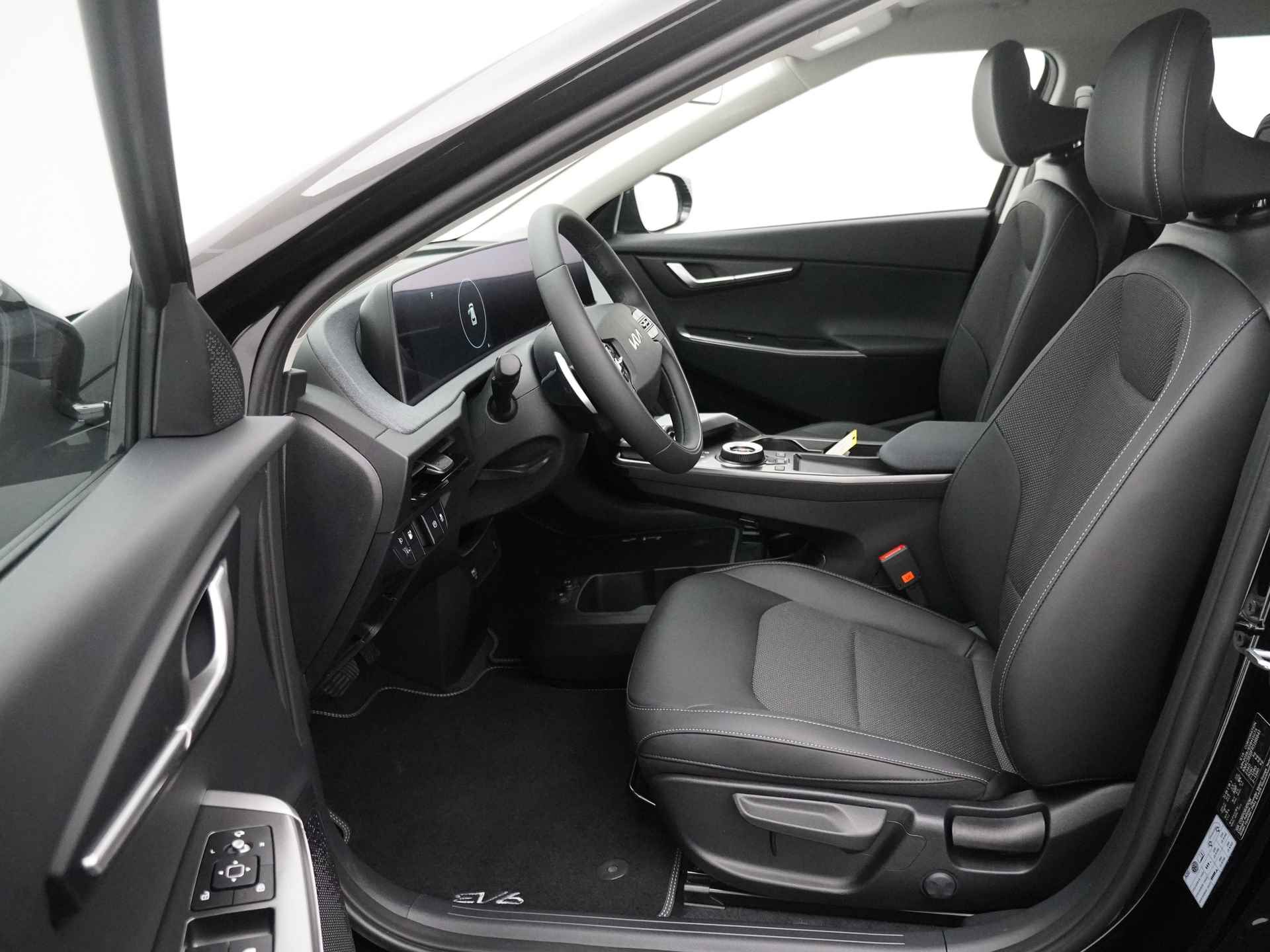 Kia Ev6 Light 58 kWh - Navigatie - Cruise Control - Apple CarPlay / Android Auto - Achteruitrijcamera - Parkeersensoren - Fabrieksgarantie tot 2031 - 19/47