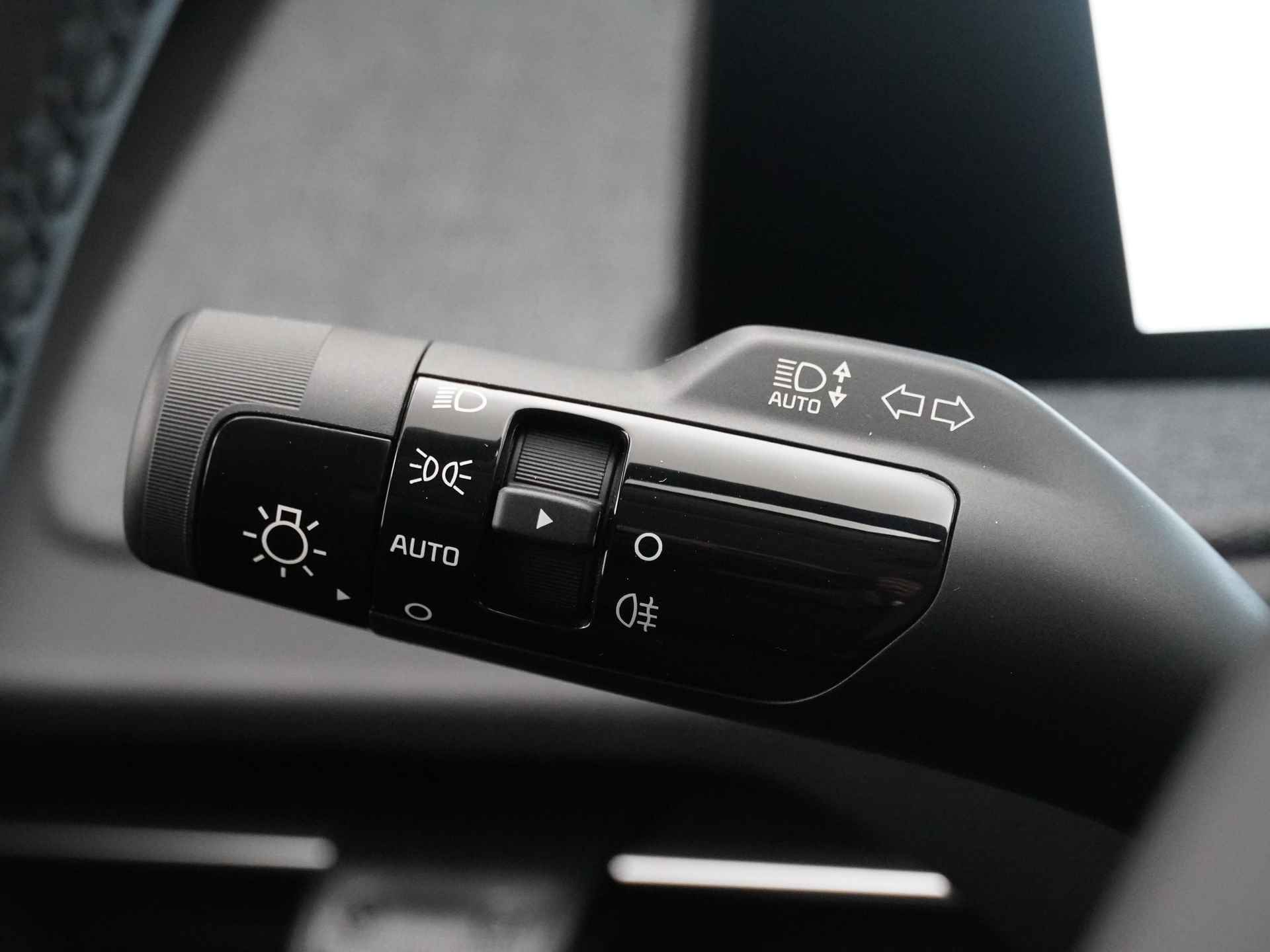 Kia Ev6 Light 58 kWh - Navigatie - Cruise Control - Apple CarPlay / Android Auto - Achteruitrijcamera - Parkeersensoren - Fabrieksgarantie tot 2031 - 25/47
