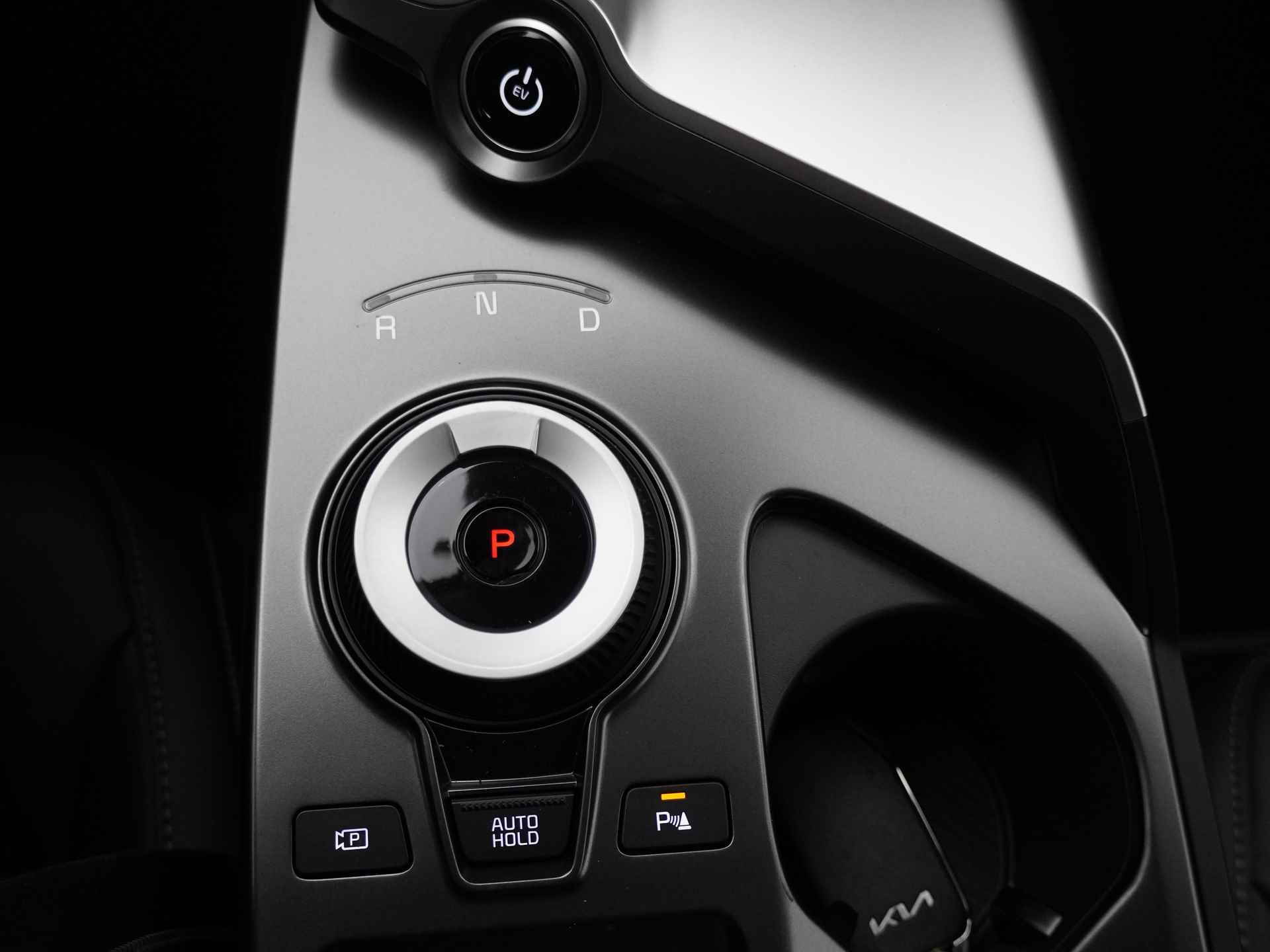 Kia Ev6 Light 58 kWh - Navigatie - Cruise Control - Apple CarPlay / Android Auto - Achteruitrijcamera - Parkeersensoren - Fabrieksgarantie tot 2031 - 32/47