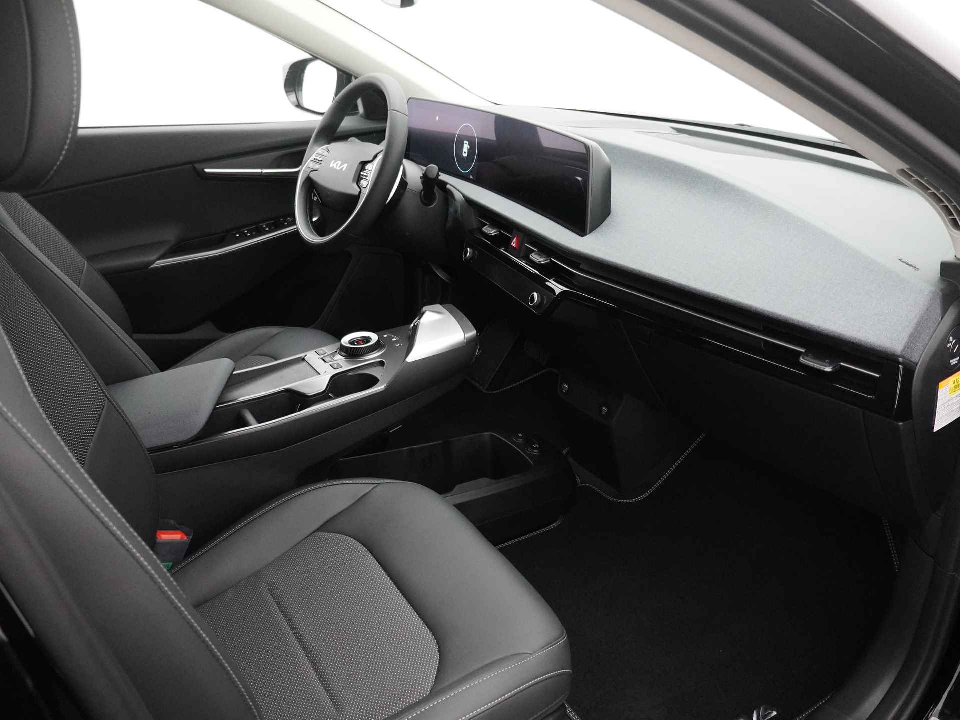 Kia Ev6 Light 58 kWh - Navigatie - Cruise Control - Apple CarPlay / Android Auto - Achteruitrijcamera - Parkeersensoren - Fabrieksgarantie tot 2031 - 40/47
