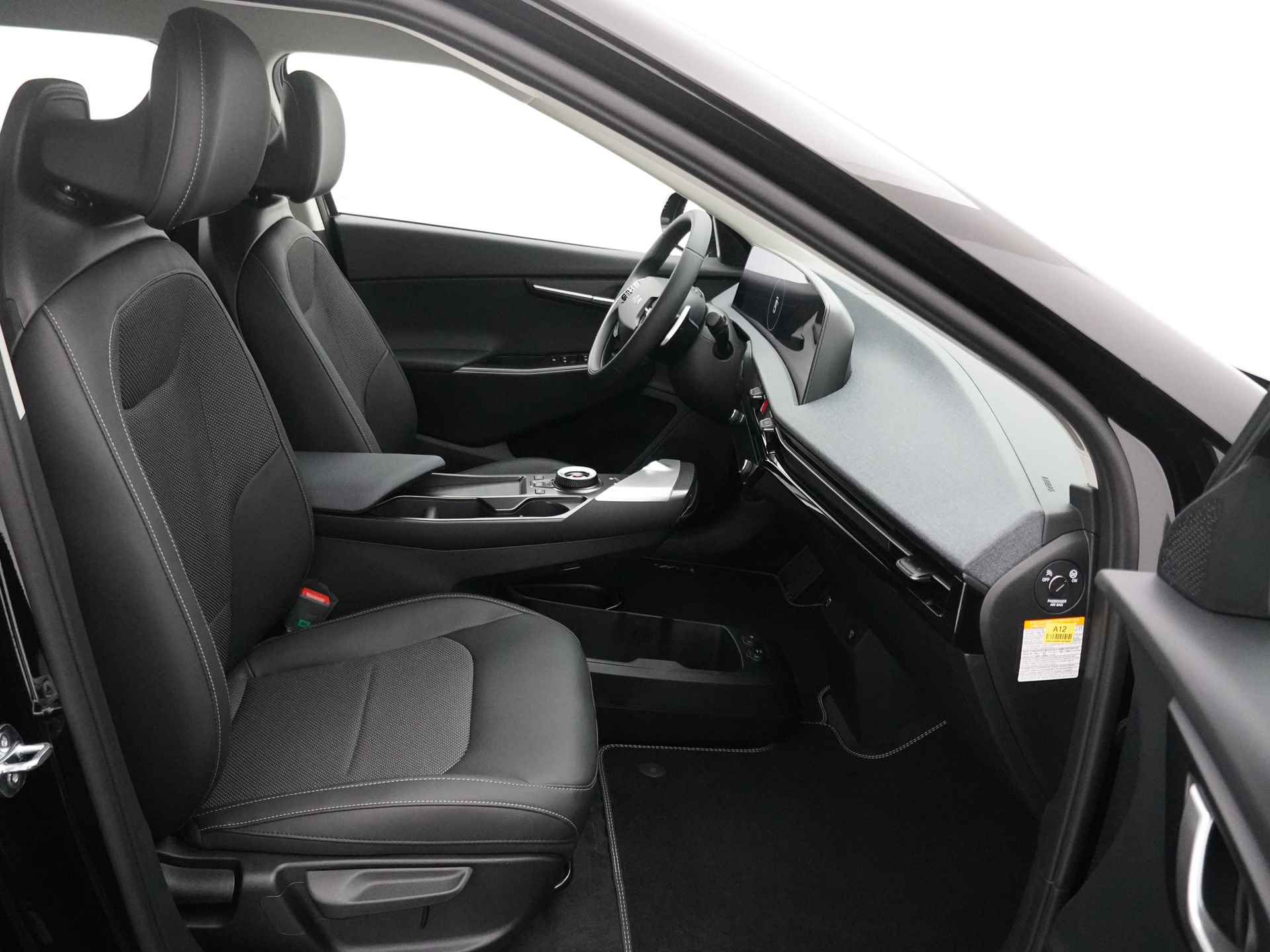 Kia Ev6 Light 58 kWh - Navigatie - Cruise Control - Apple CarPlay / Android Auto - Achteruitrijcamera - Parkeersensoren - Fabrieksgarantie tot 2031 - 41/47