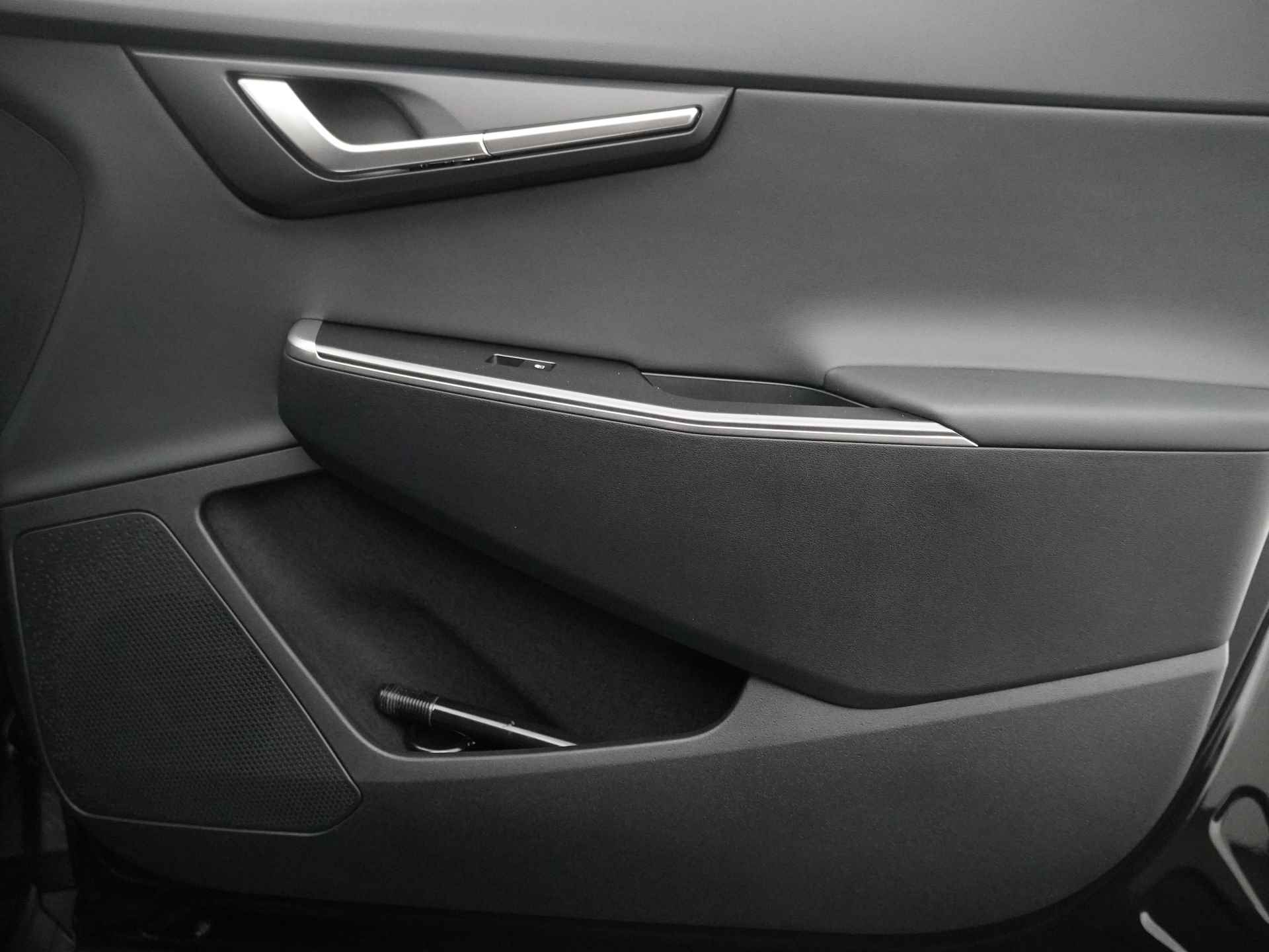 Kia Ev6 Light 58 kWh - Navigatie - Cruise Control - Apple CarPlay / Android Auto - Achteruitrijcamera - Parkeersensoren - Fabrieksgarantie tot 2031 - 44/47