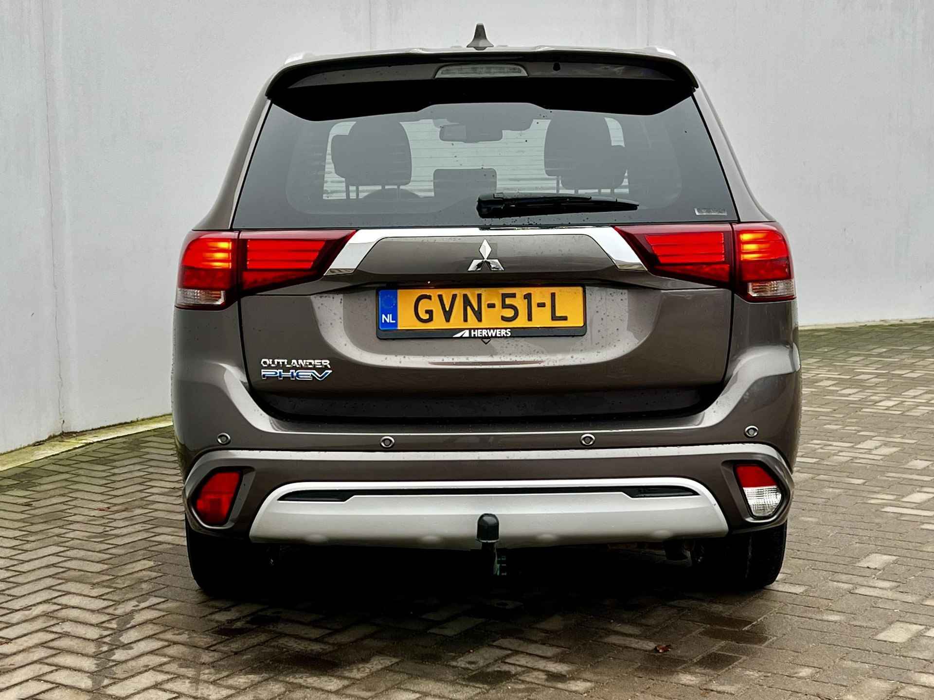 Mitsubishi Outlander 2.4 PHEV Instyle / Afneembare Trekhaak 1500kg Trekgewicht / Adaptieve Cruise / Schuifdak / Apple Carplay Android / - 28/55