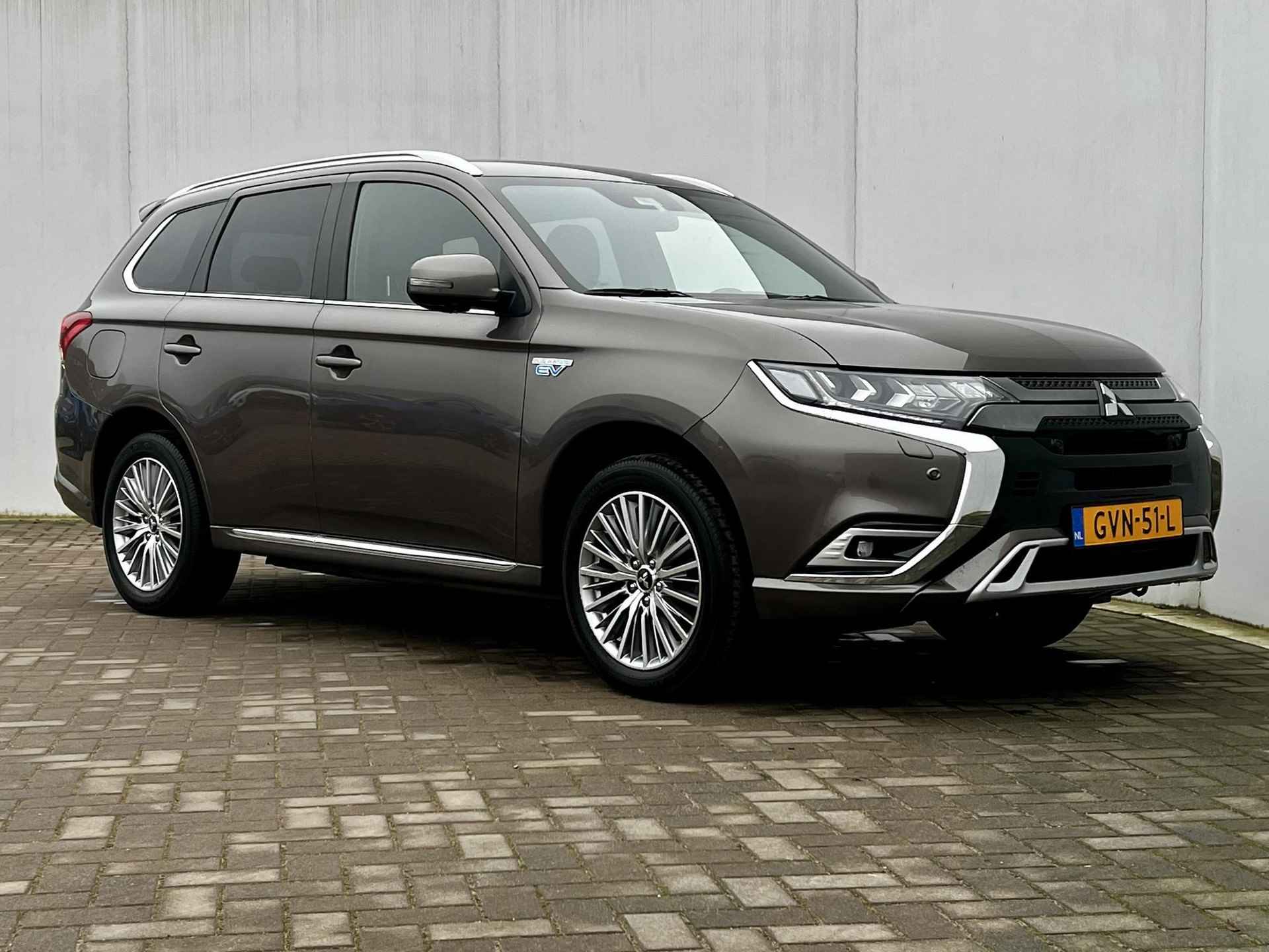 Mitsubishi Outlander 2.4 PHEV Instyle / Afneembare Trekhaak 1500kg Trekgewicht / Adaptieve Cruise / Schuifdak / Apple Carplay Android / - 47/55