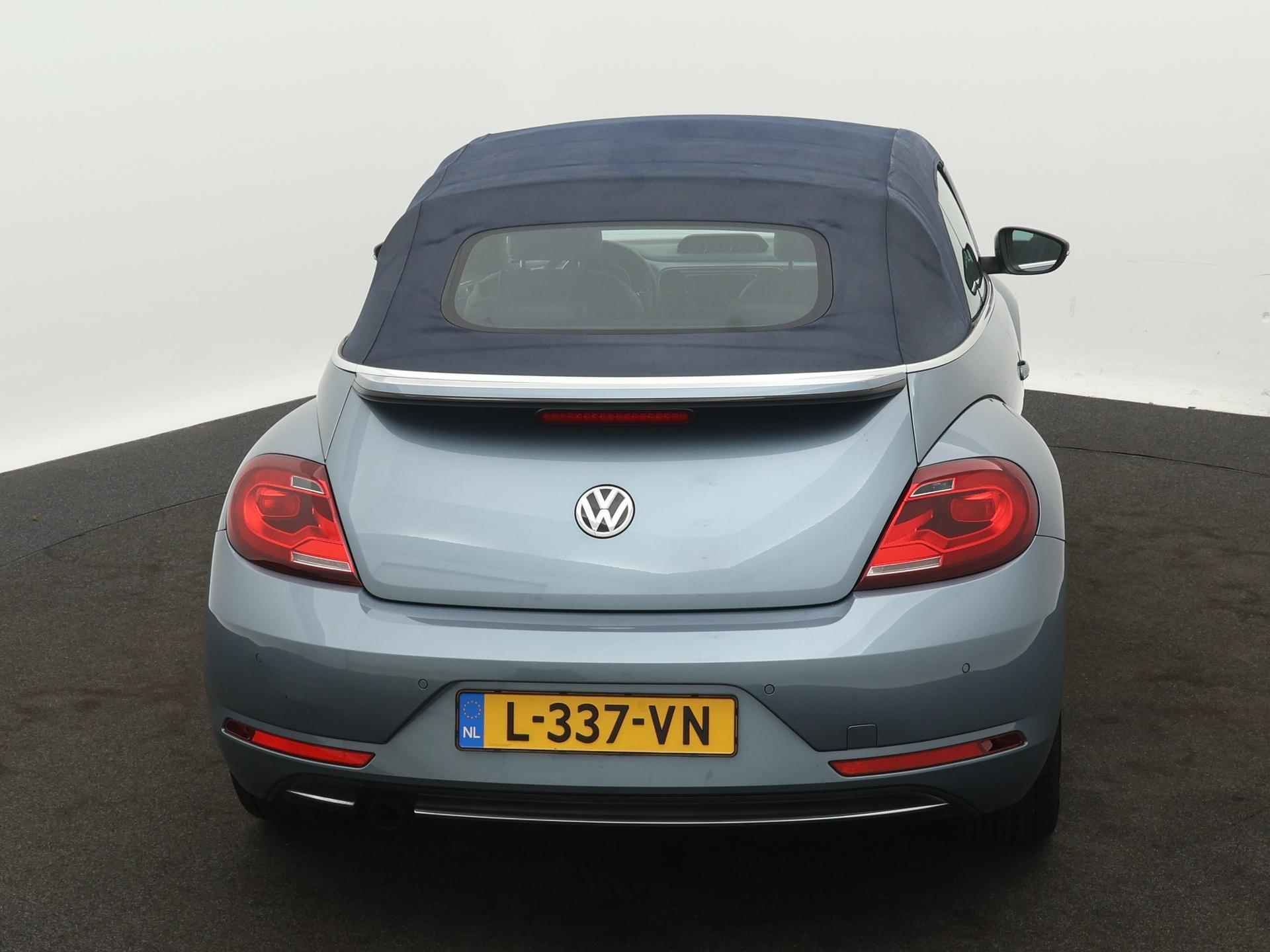 Volkswagen Beetle Cabriolet 1.2 TSI Exclusive Series | Parkeersensoren Voor | Denim Style | Sport Dashboard | Stoelverwarming | Climatronic (Automatische Airco) | - 4/20