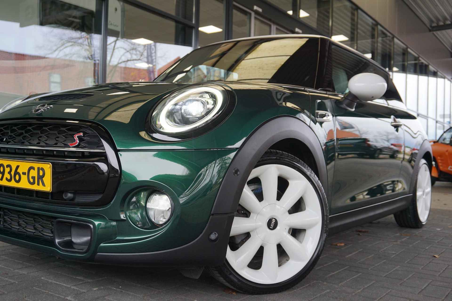 Mini Mini 2.0 Cooper S Chili Automaat | Stoelverwarming | Navigatie - 2/40