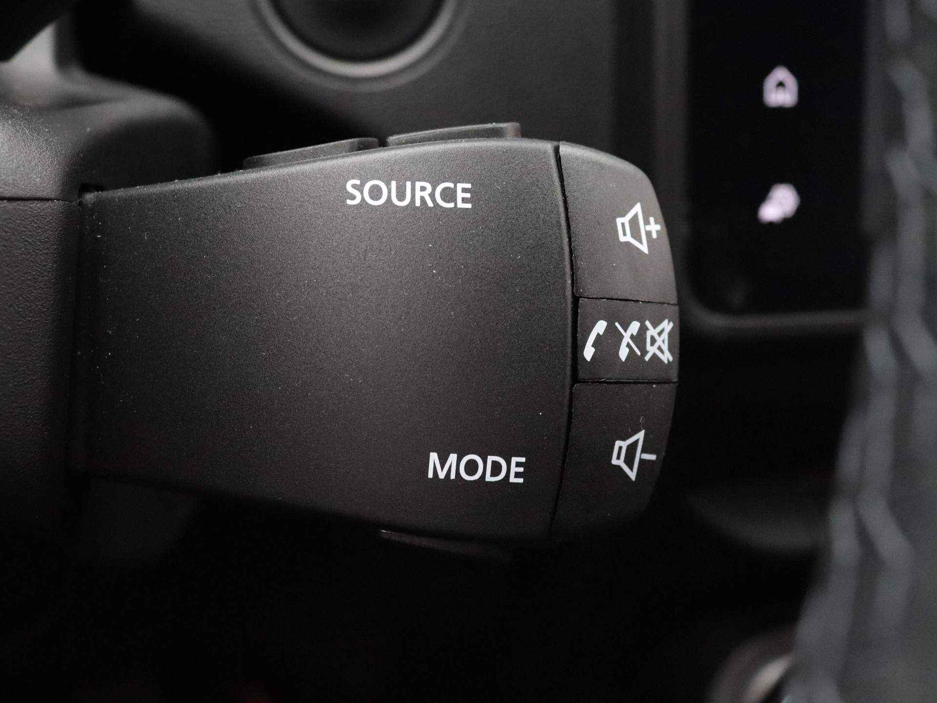 Dacia Duster TCe 150pk Extreme EDC/Automaat ALL-IN PRIJS! 360° Camera | Climate | Navi | Stoelverwarming - 28/42