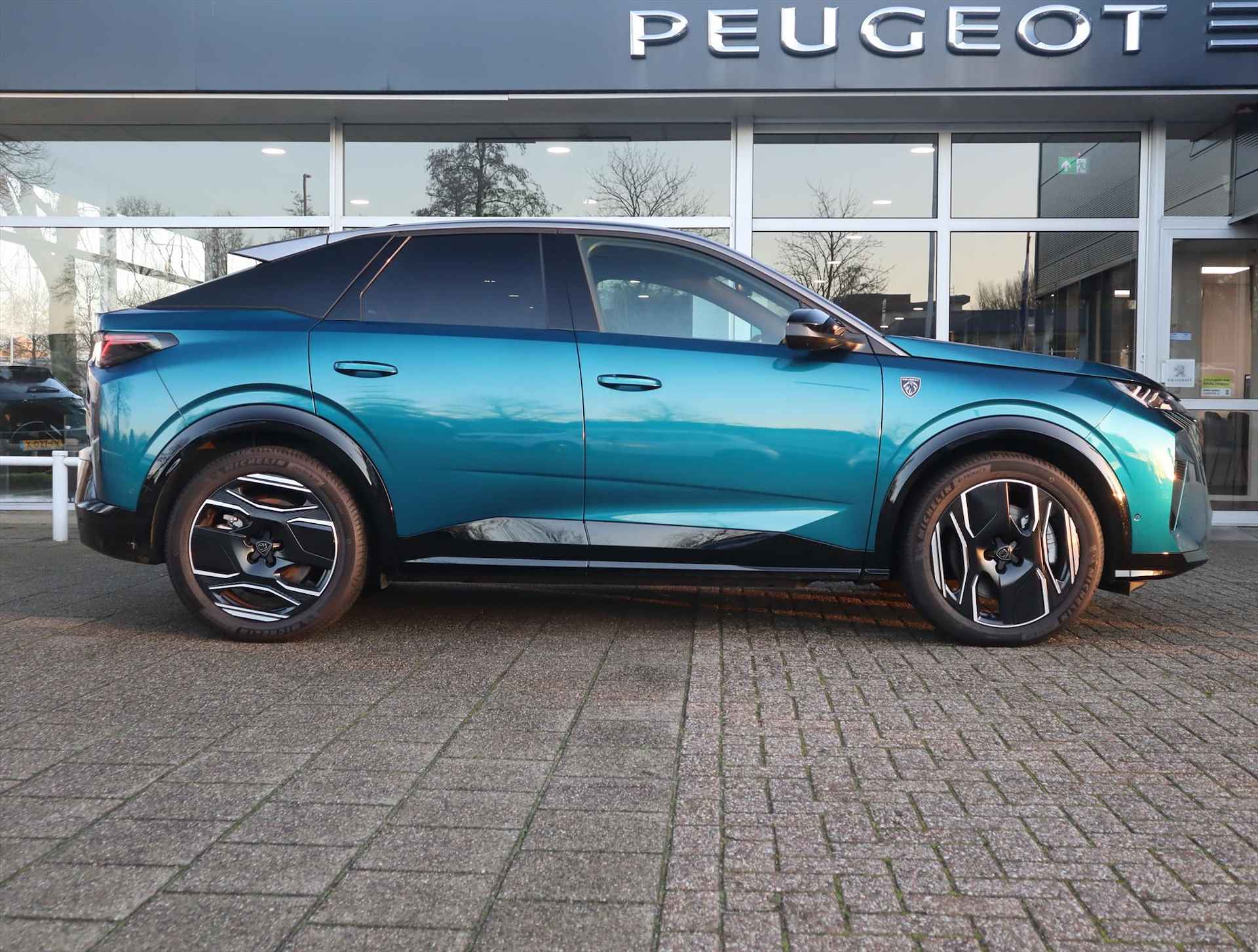 PEUGEOT 3008 EV GT 73 kWh 210PK Automaat, Rijklaarprijs, Trekhaak  Leder Stoelverwarming Stoelventilatie Panoramadak Warmtepomp - 3/79