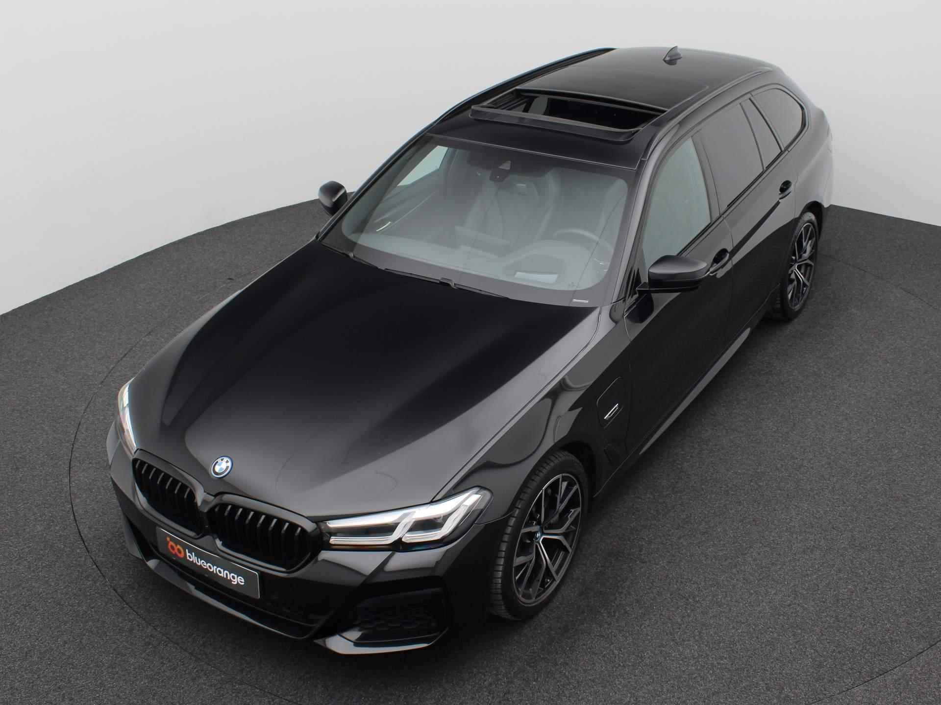 BMW 5-serie Touring 530e xDrive M-Sport 292PK AUT8 Keyless, Surround Camera, Head-Up Display, Hifi, Panoramadak, Trekhaak, 19" LM Velgen - 14/52