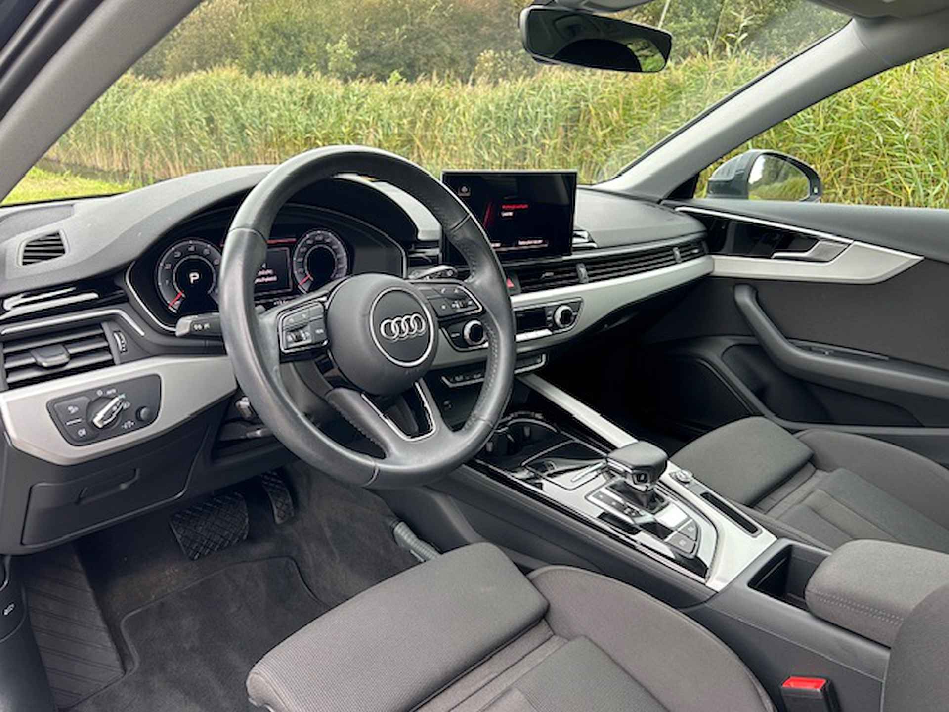 AUDI A4 Avant 35 TFSI Launch edition Business S tronic | Navigatie | Apple carplay / android auto | Cruise control | Elektr. achterklep | NAP | Rijklaar prijs! - 12/24