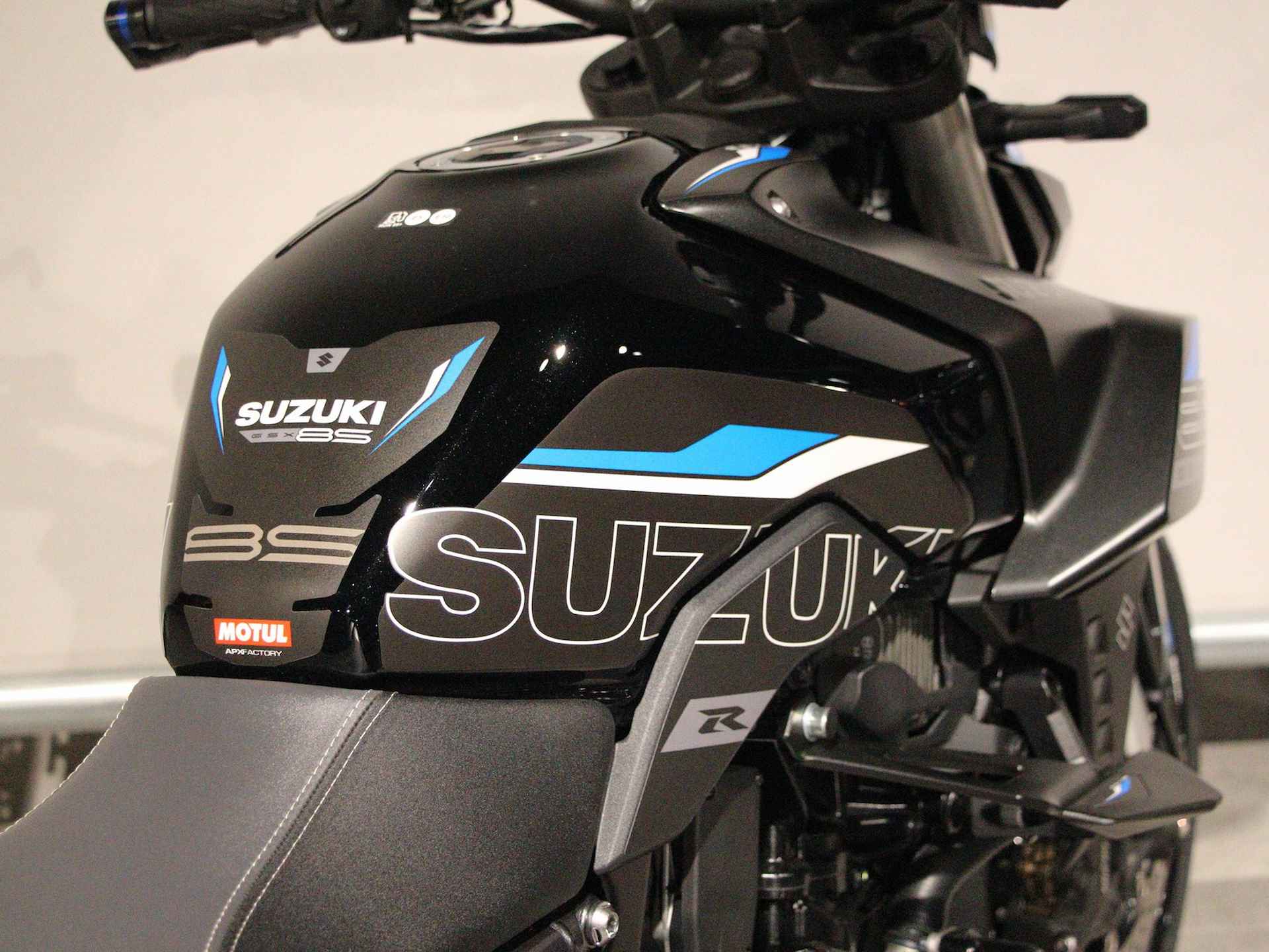 Suzuki GSX-8S - 14/14