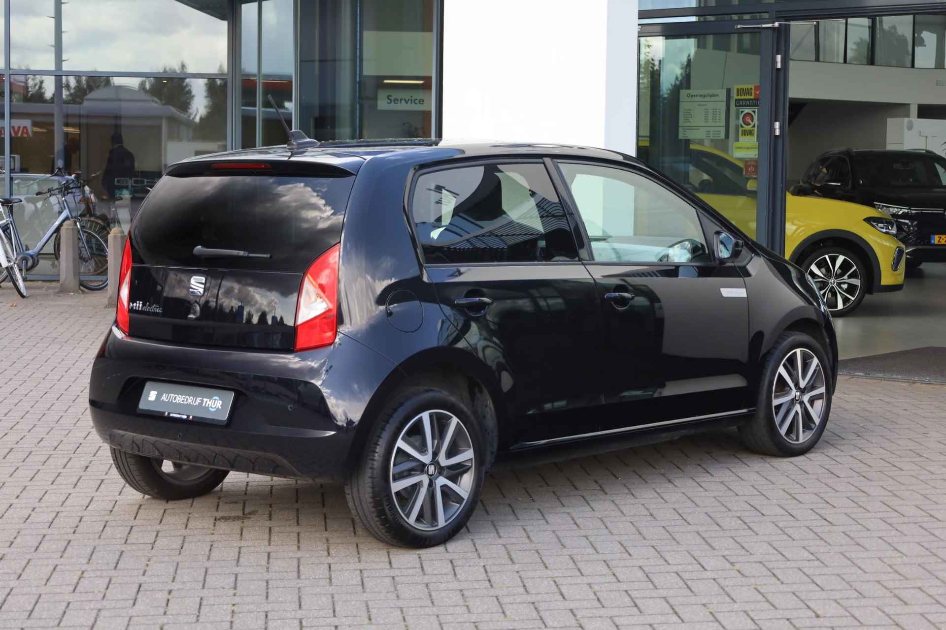 SEAT Mii Electric electric Plus 83PK / 61kW, Climatronic, lederen stuurwiel, privacy glas, parkeersensoren achter, stoelverwarming, voorruitverwarming, lane assist, licht en regensensor, elektrische verstelbare en verwarmbare spiegels - 2/28