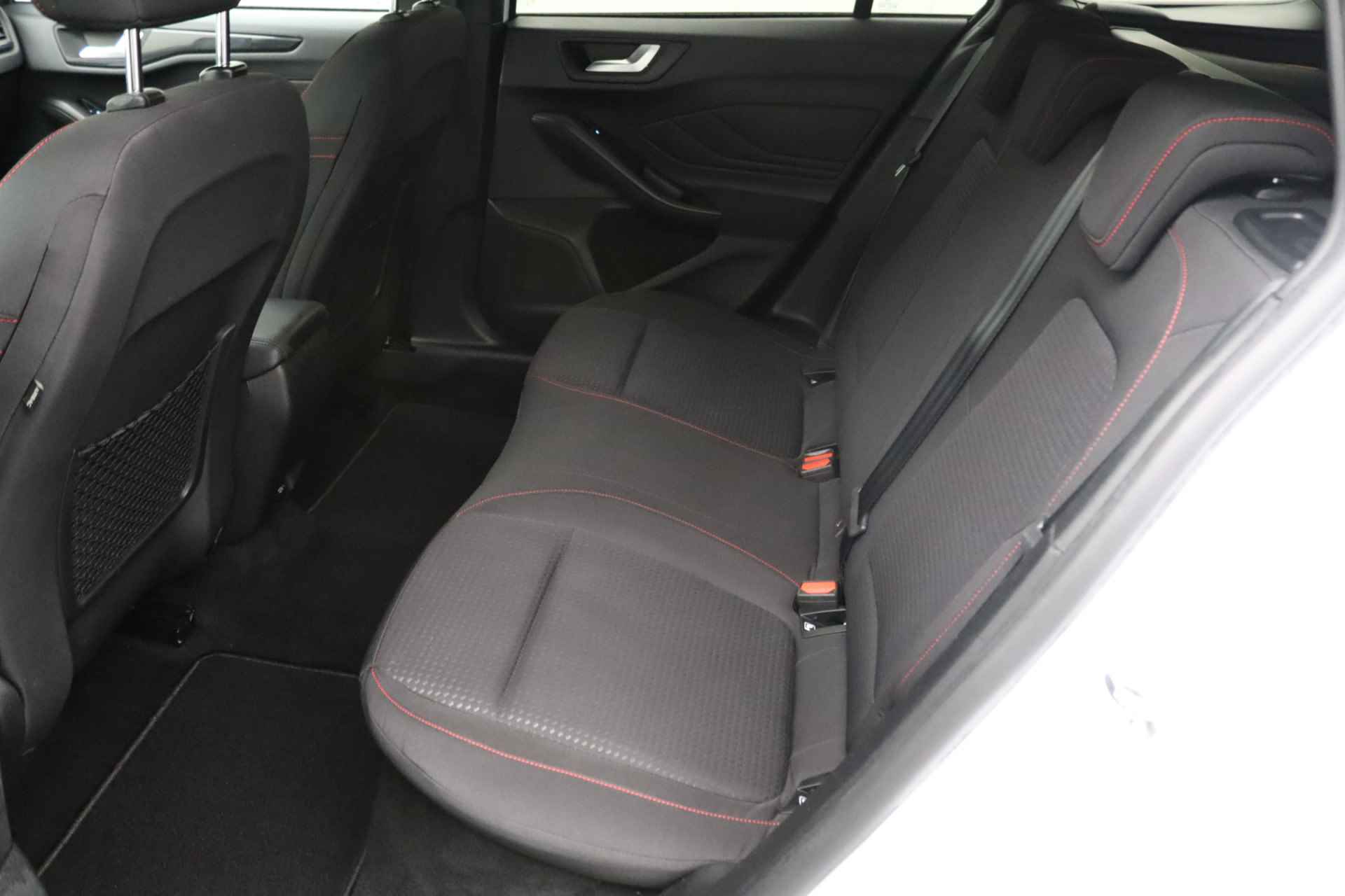 Ford FOCUS Wagon 1.0 EcoBoost ST Line Business | Camera | Parkeersensoren | Sportstoelen | Apple carplay - 26/30