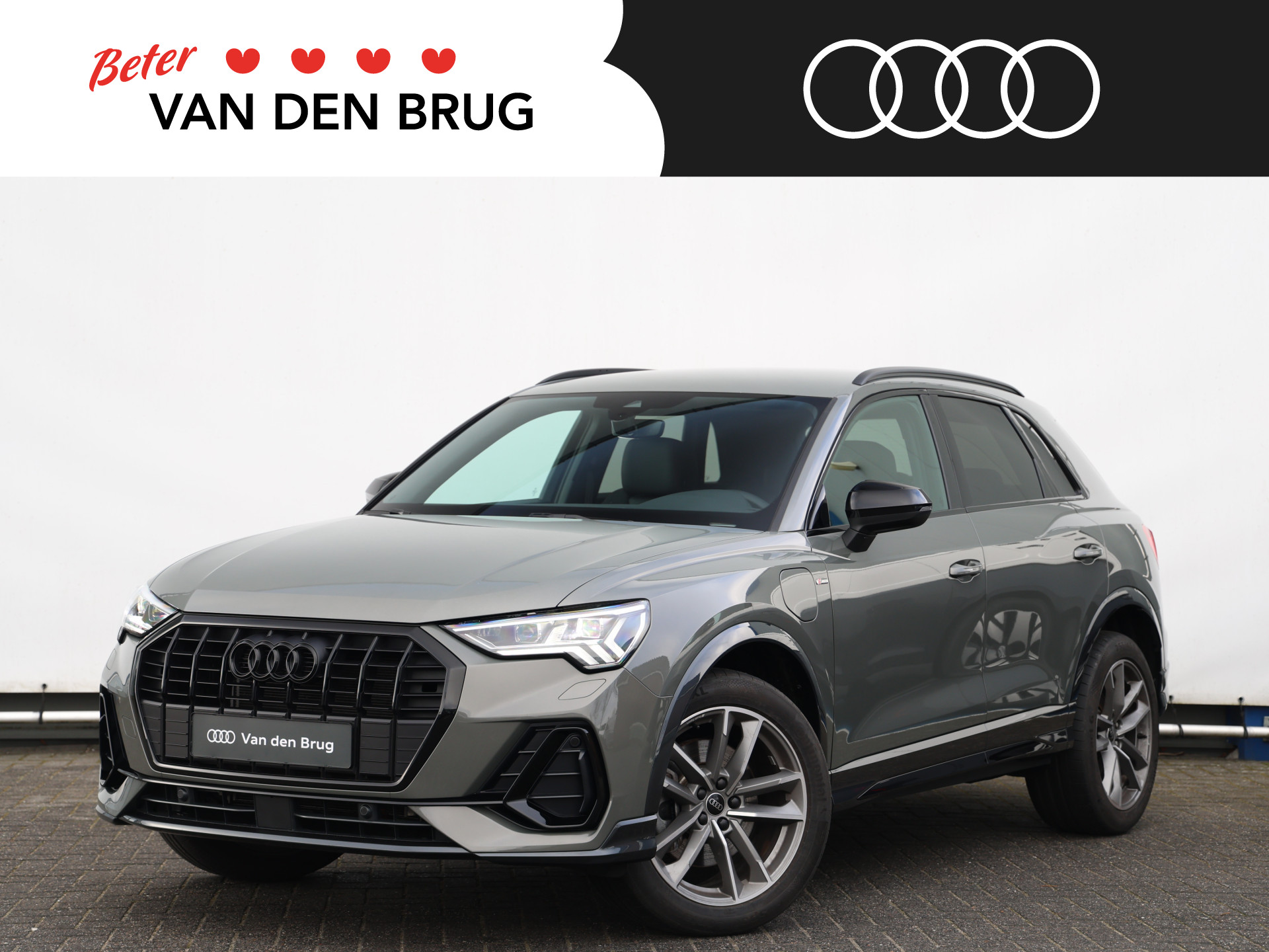 Audi Q3 45 TFSI e S edition 245pk | SONOS | Camera | Stoelverwarming | Keyless | Elek. best. stoel | Trekhaak | Matrix LED | 19" Velgen | Rood stiksel