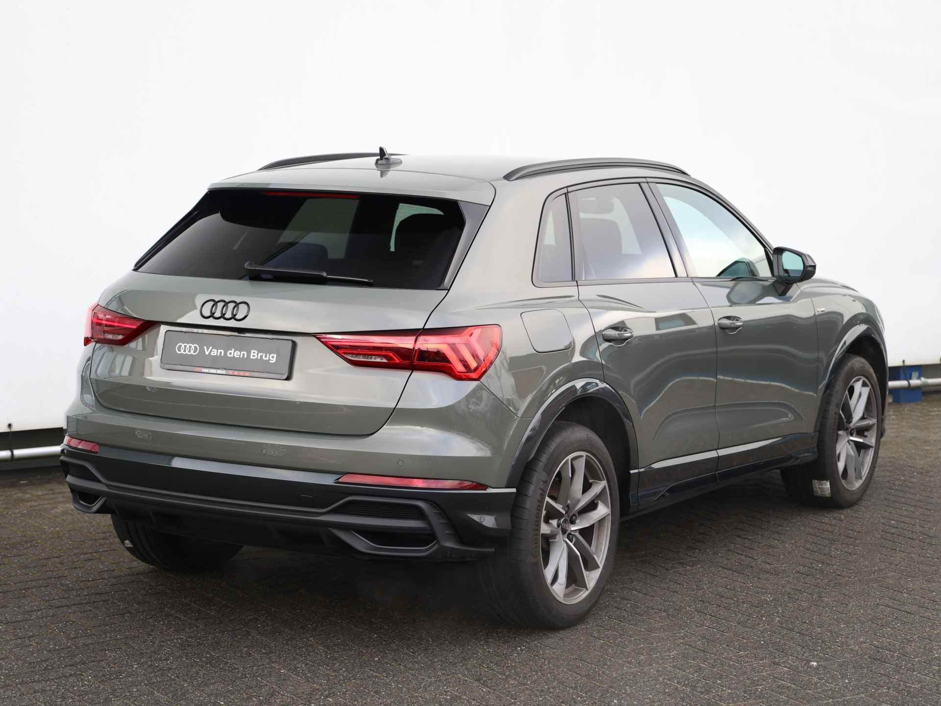 Audi Q3 45 TFSI e S edition 245pk | SONOS | Camera | Stoelverwarming | Keyless | Elek. best. stoel | Trekhaak | Matrix LED | 19" Velgen | Rood stiksel - 5/40