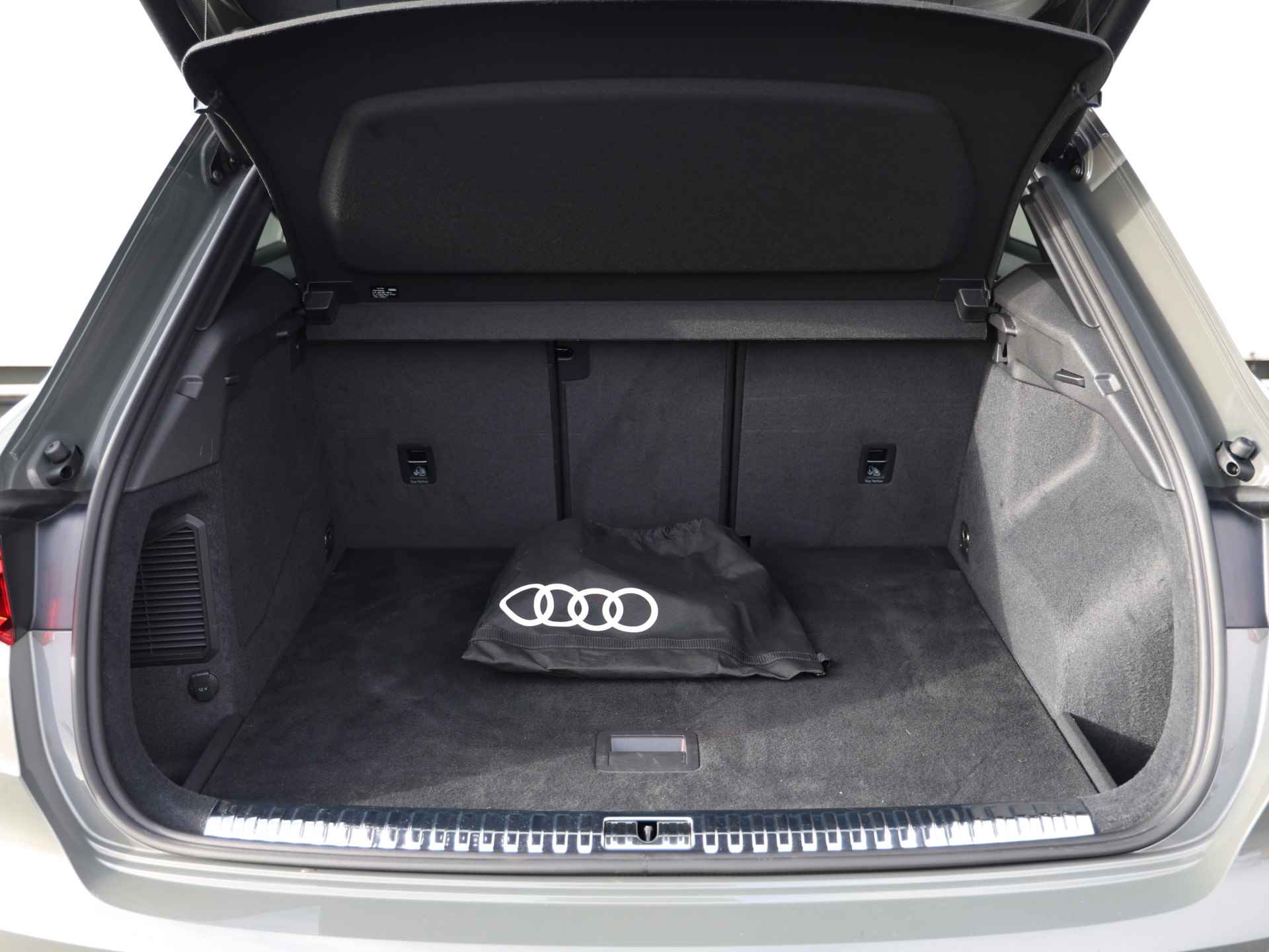 Audi Q3 45 TFSI e S edition 245pk | SONOS | Camera | Stoelverwarming | Keyless | Elek. best. stoel | Trekhaak | Matrix LED | 19" Velgen | Rood stiksel - 24/40