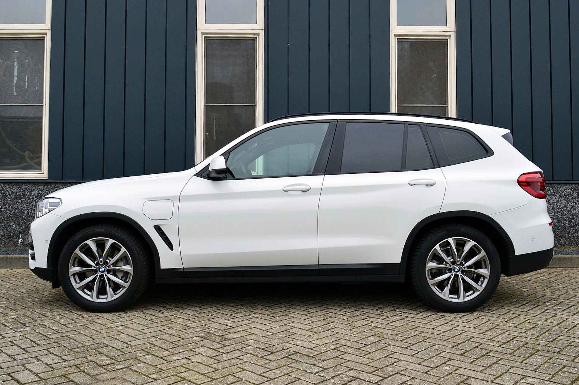 BMW X3 xDrive30e eDrive Edition Rijklaarprijs-Garantie Leder Sport interieur Trekhaak Camera Led - 2/36