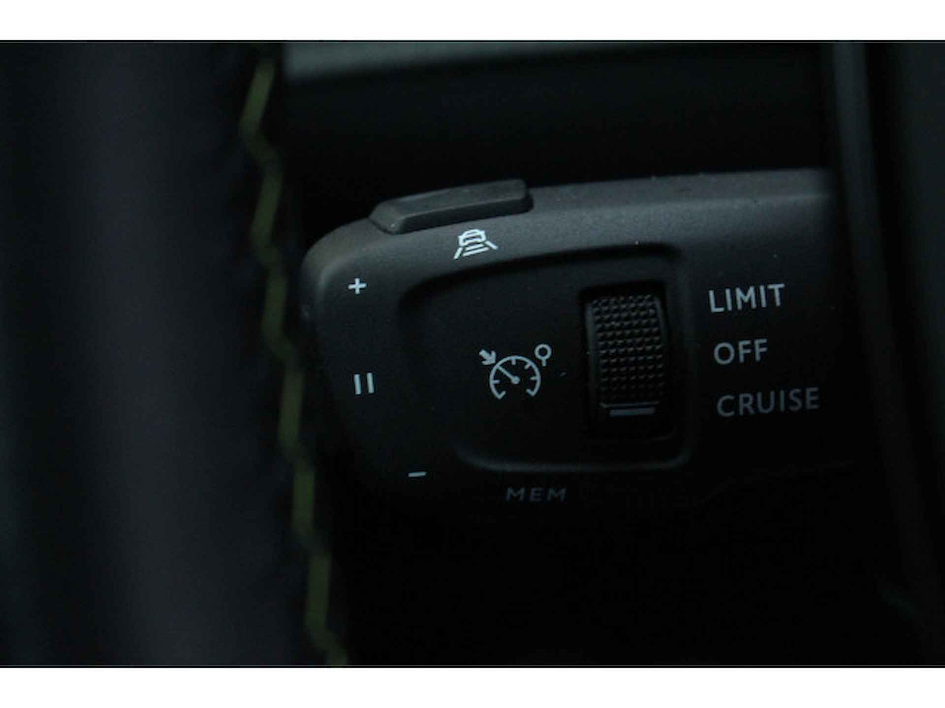 Peugeot e-2008 EV GT Pack 50 kWh | Adaptive Cruise | Pano | Camera | Stoel verw. | Led | - 12/52