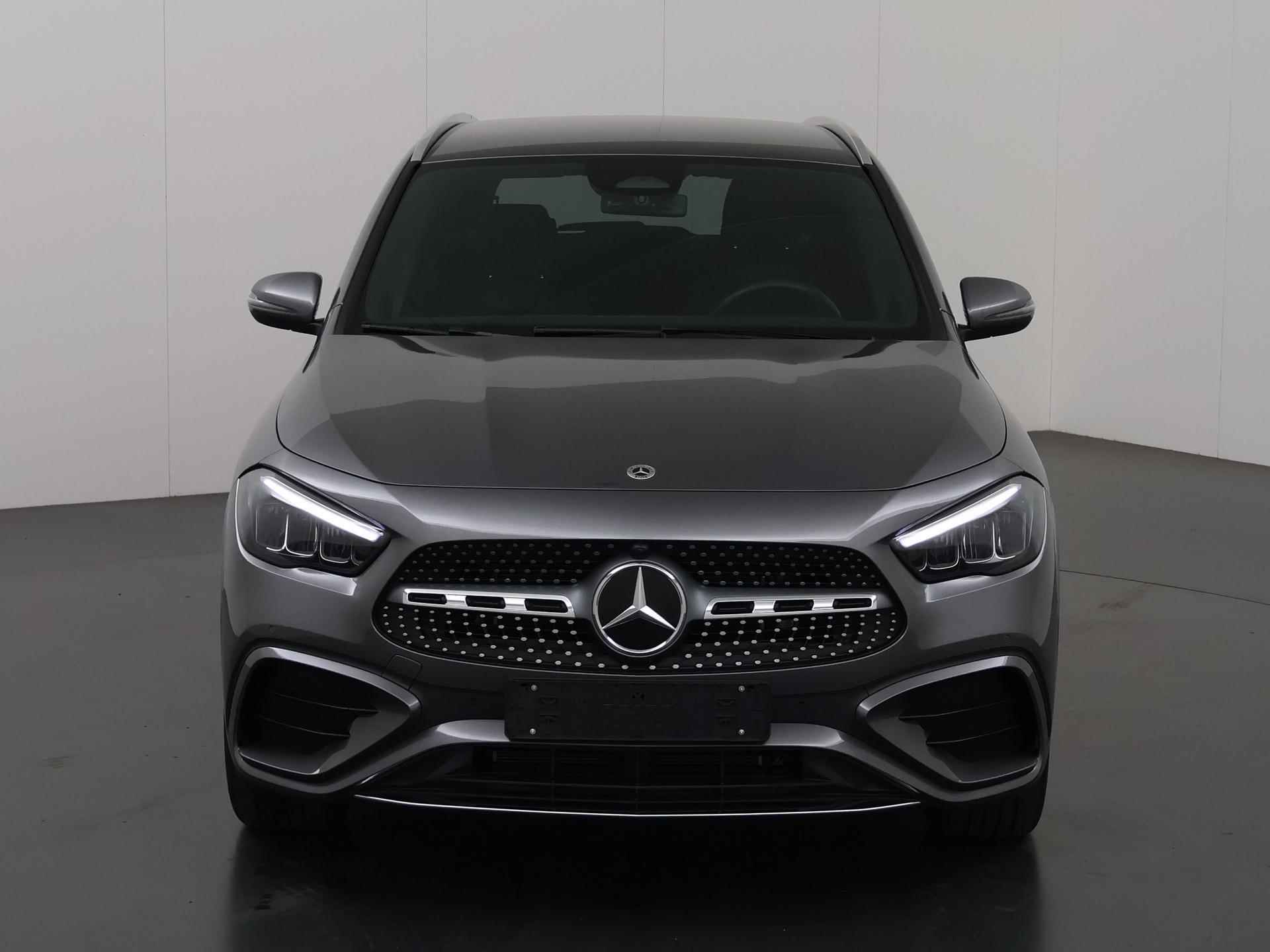 Mercedes-Benz GLA-klasse 250 e AMG Line | Widescreen | Adaptieve CruiseControl | Sportstoelen | Ele. kofferdeksel | Navigatie | PDC | Climate Control | Sfeerverlichting | - 4/43