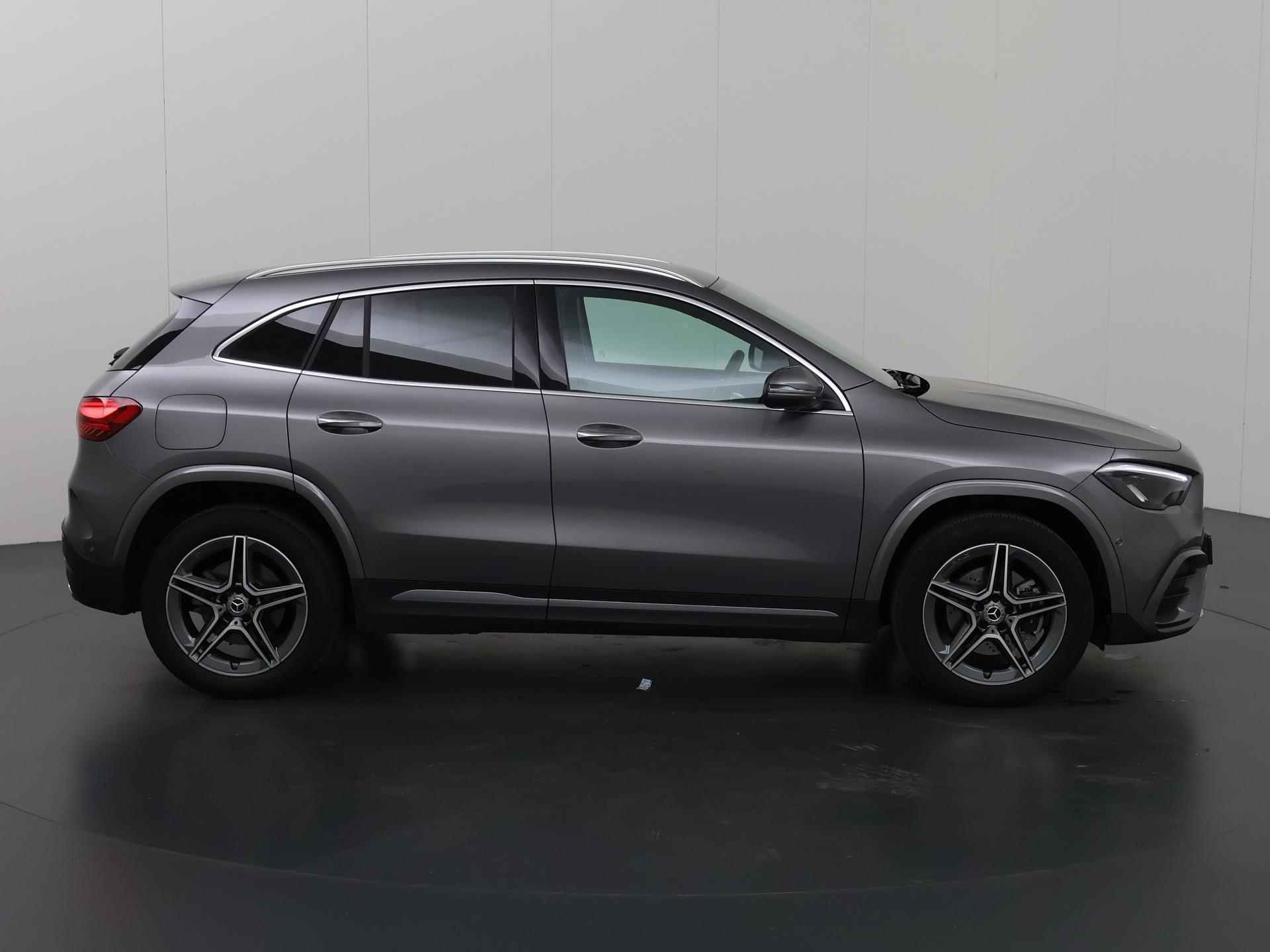 Mercedes-Benz GLA-klasse 250 e AMG Line | Widescreen | Adaptieve CruiseControl | Sportstoelen | Ele. kofferdeksel | Navigatie | PDC | Climate Control | Sfeerverlichting | - 7/43