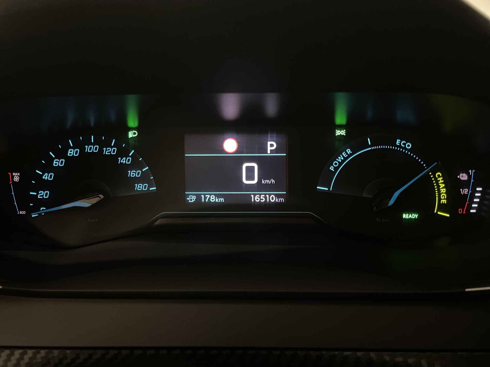 Peugeot e-2008 EV Allure 50 kWh | Navigatie | Climate control | Apple Carplay/Android Auto | Cruise control - 12/29
