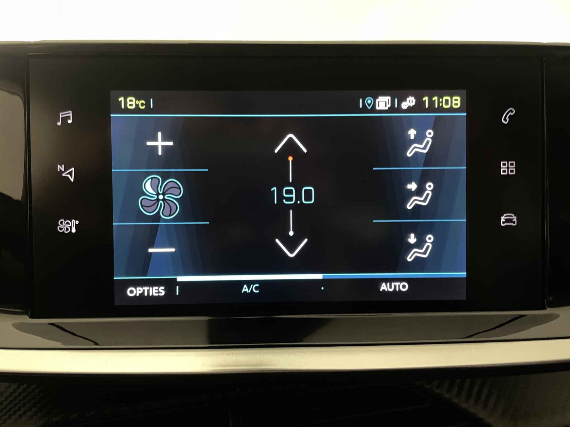 Peugeot e-2008 EV Allure 50 kWh | Navigatie | Climate control | Apple Carplay/Android Auto | Cruise control - 15/29